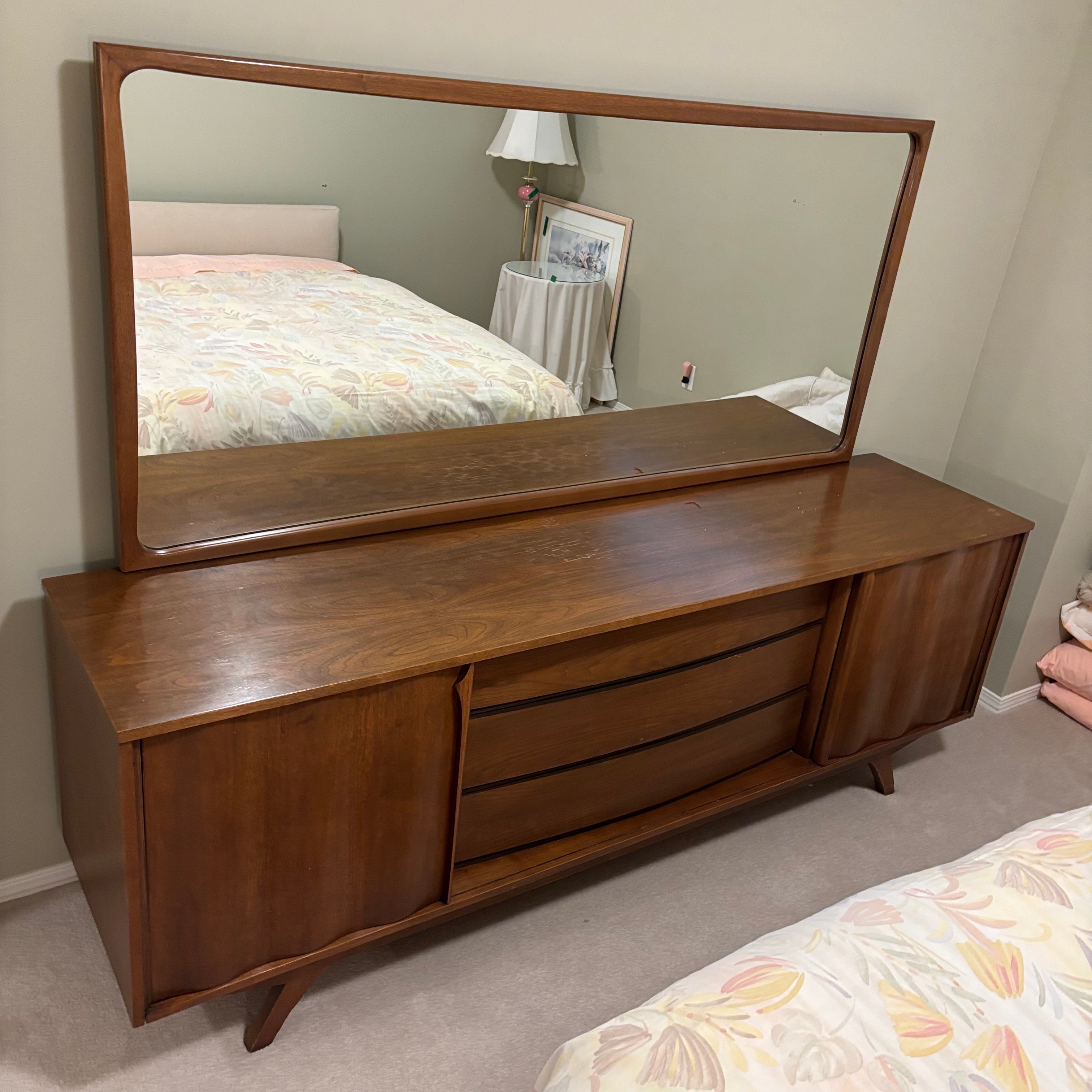F836 Mid Century Modern Solid walnut 9 drawer dresser with mirror (water damage on top)