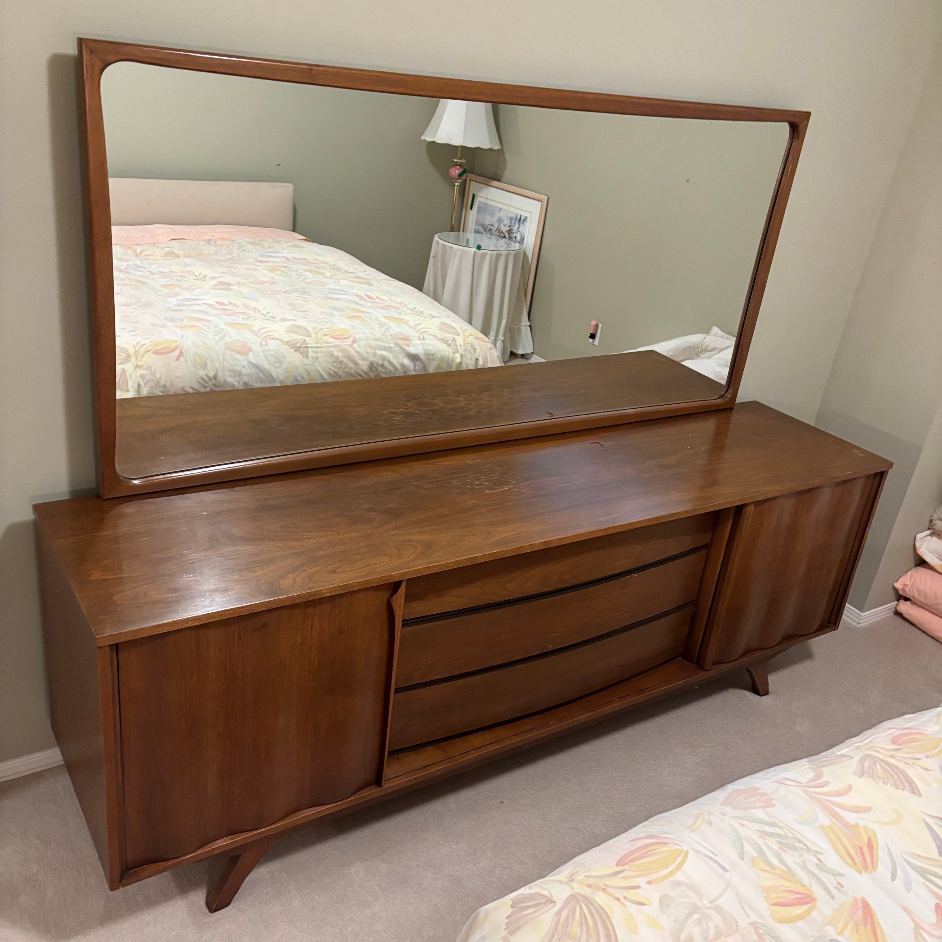 F836 Mid Century Modern Solid walnut 9 drawer dresser with mirror (water damage on top)