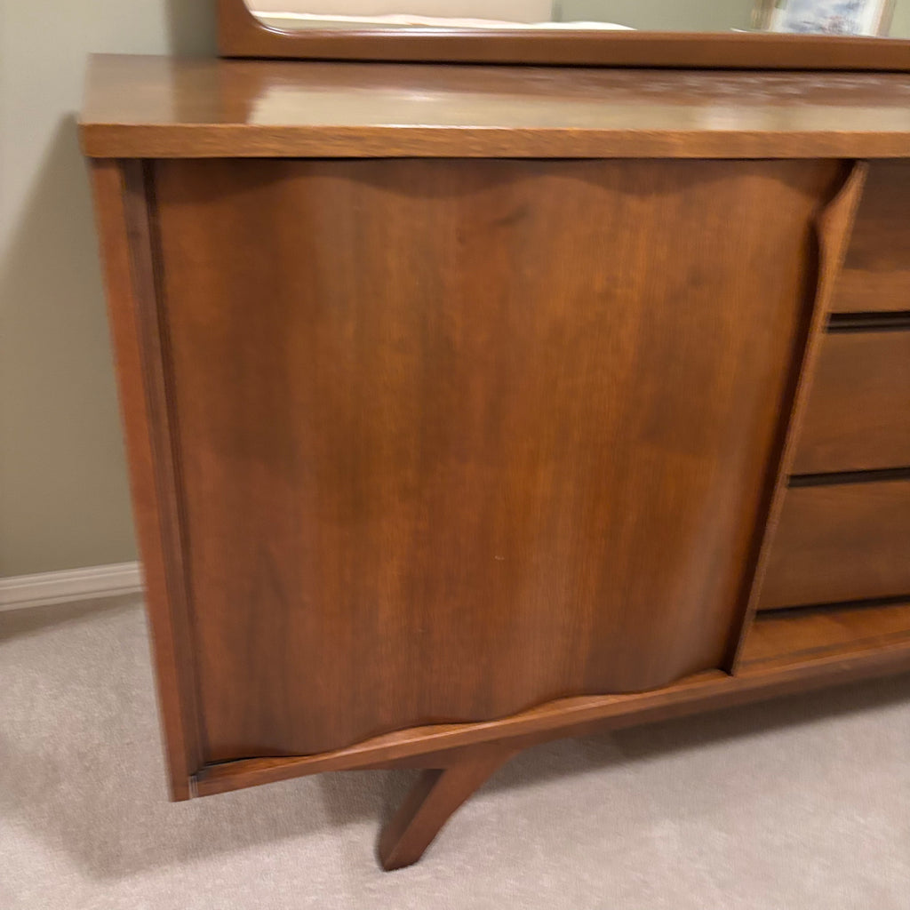 F836 Mid Century Modern Solid walnut 9 drawer dresser with mirror (water damage on top)