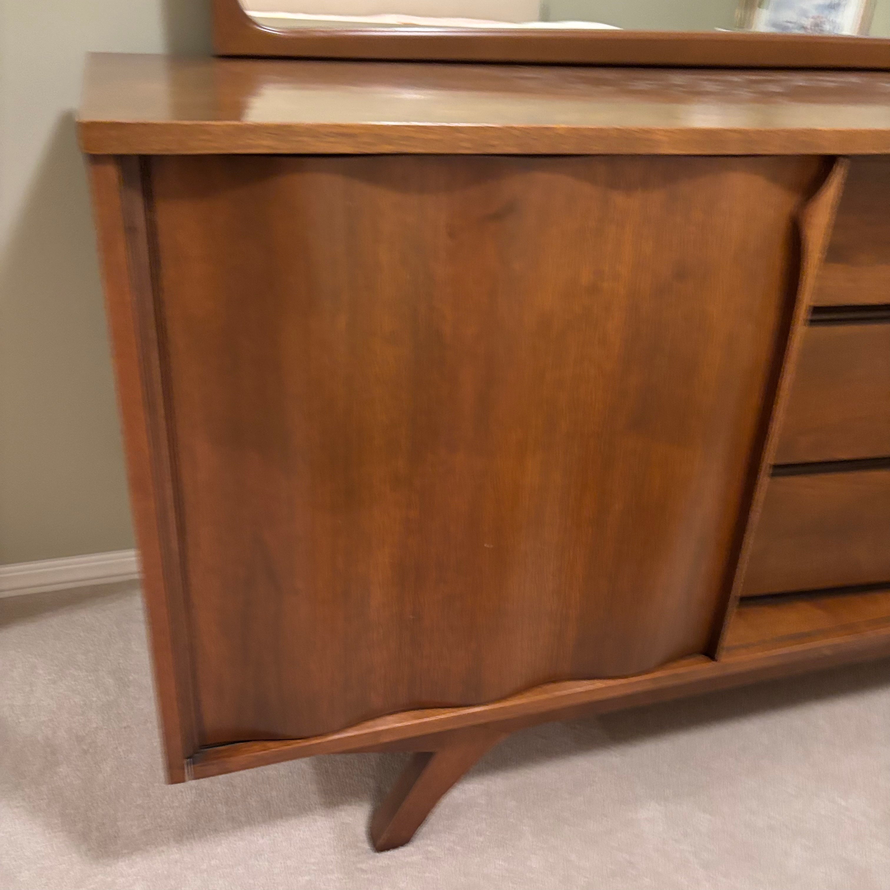 F836 Mid Century Modern Solid walnut 9 drawer dresser with mirror (water damage on top)