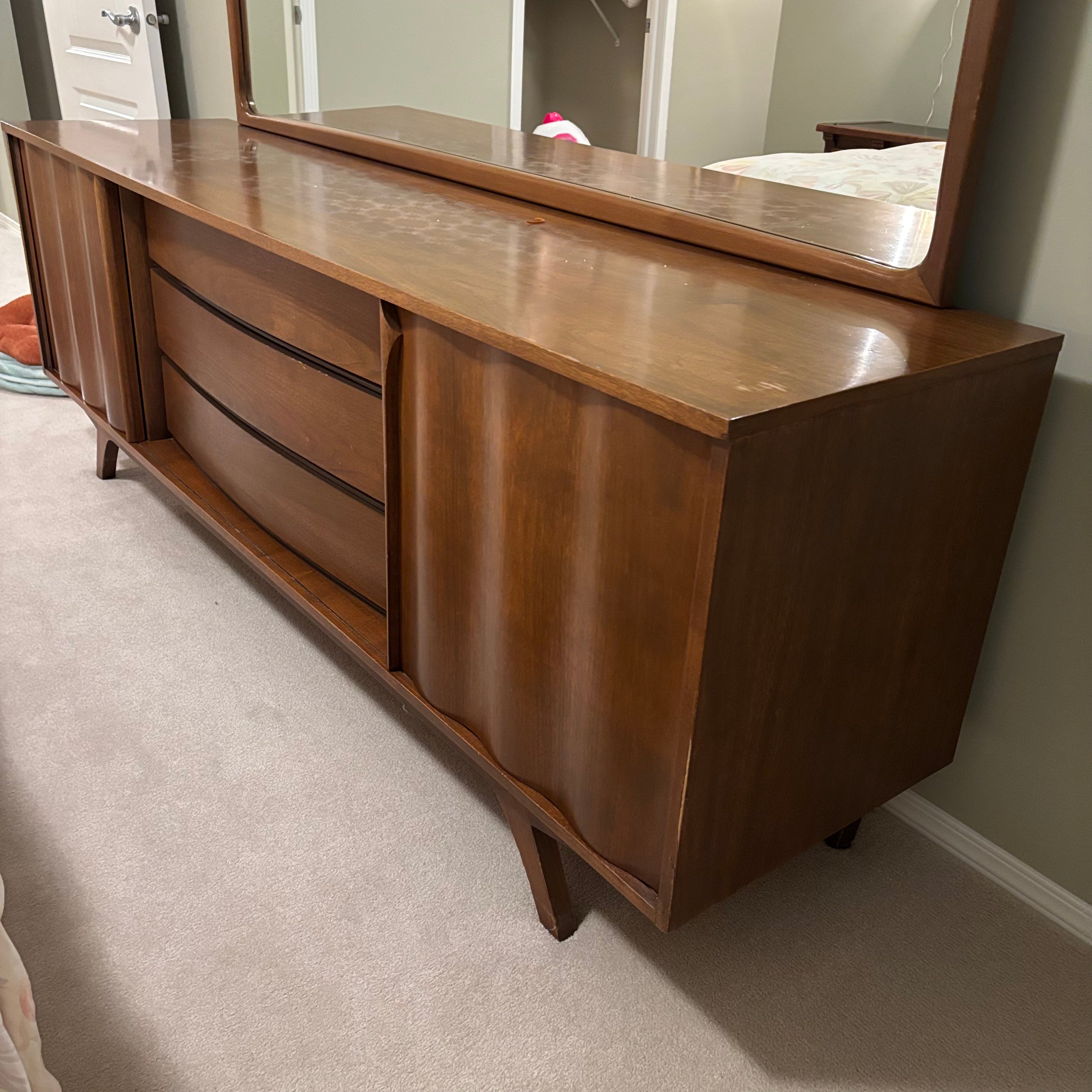 F836 Mid Century Modern Solid walnut 9 drawer dresser with mirror (water damage on top)