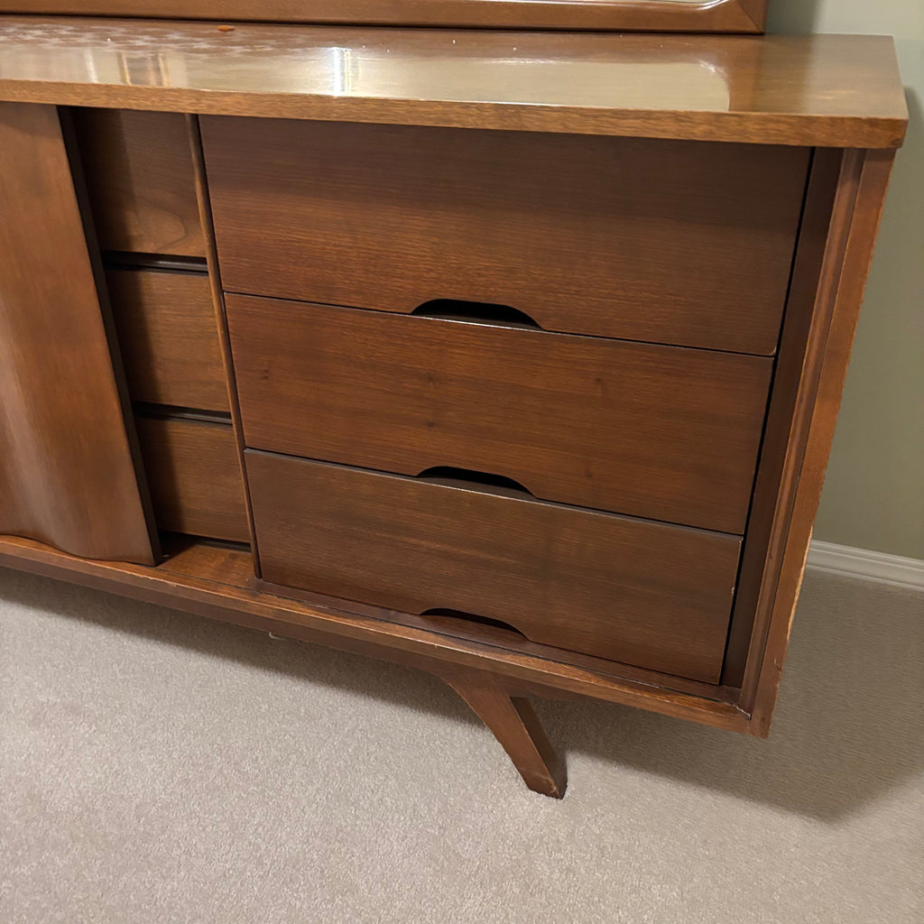 F836 Mid Century Modern Solid walnut 9 drawer dresser with mirror (water damage on top)