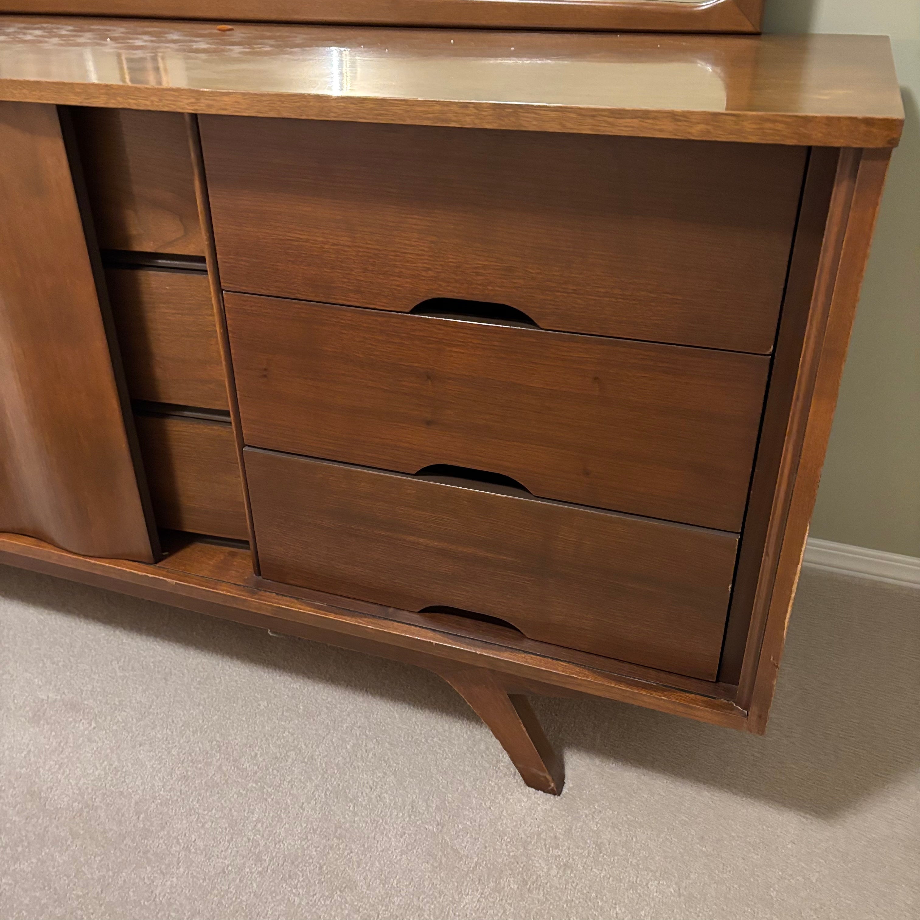 F836 Mid Century Modern Solid walnut 9 drawer dresser with mirror (water damage on top)