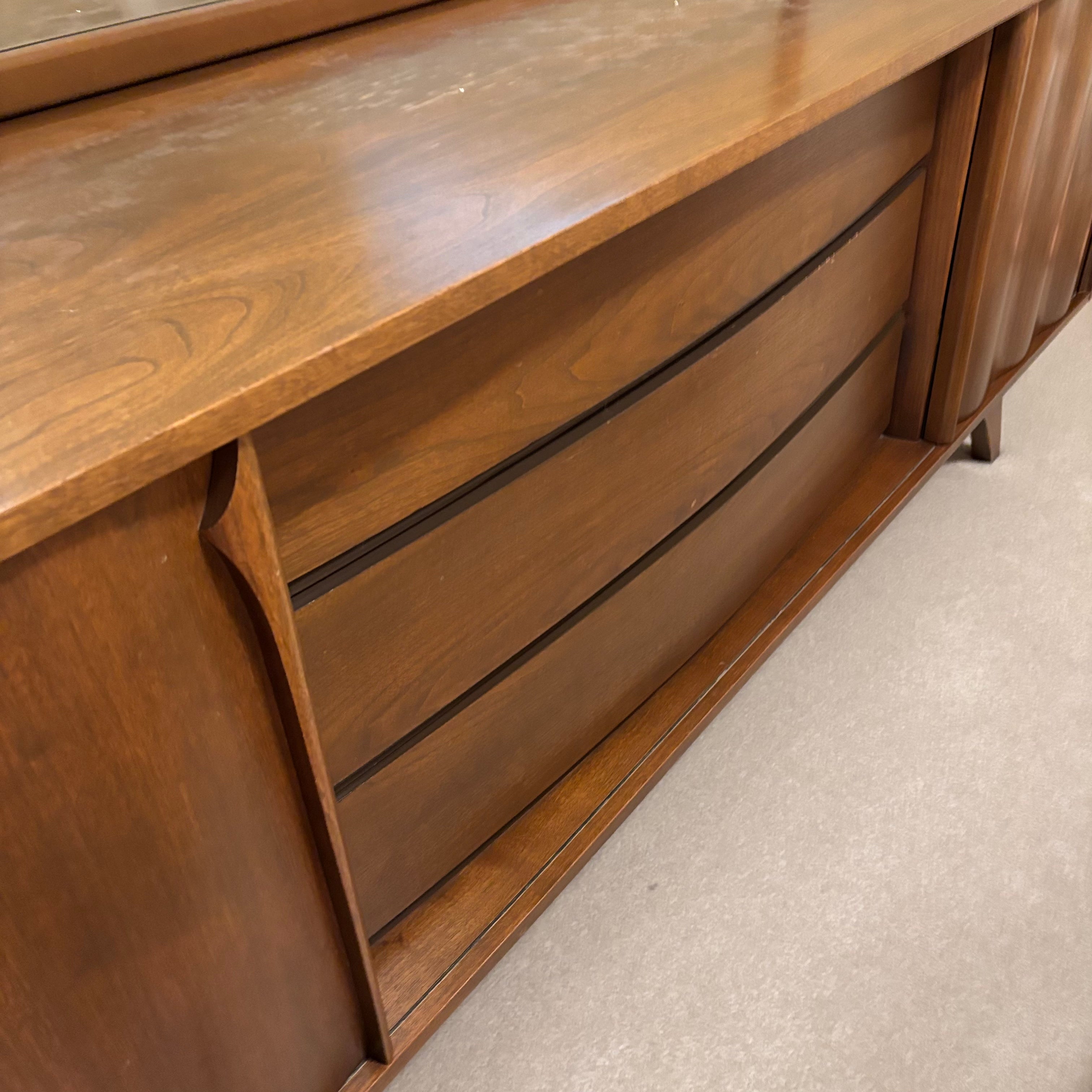 F836 Mid Century Modern Solid walnut 9 drawer dresser with mirror (water damage on top)