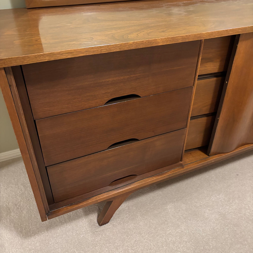 F836 Mid Century Modern Solid walnut 9 drawer dresser with mirror (water damage on top)