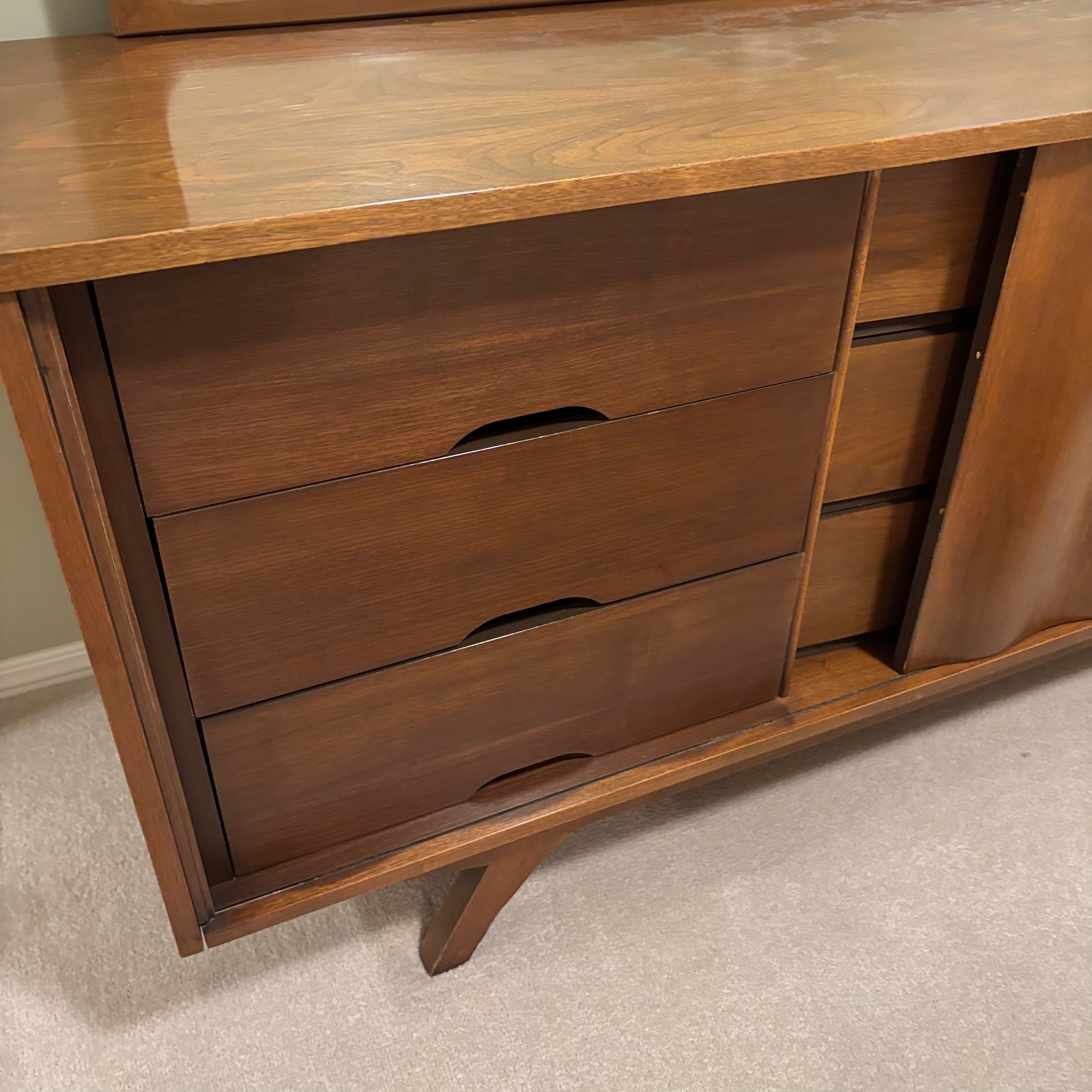 F836 Mid Century Modern Solid walnut 9 drawer dresser with mirror (water damage on top)