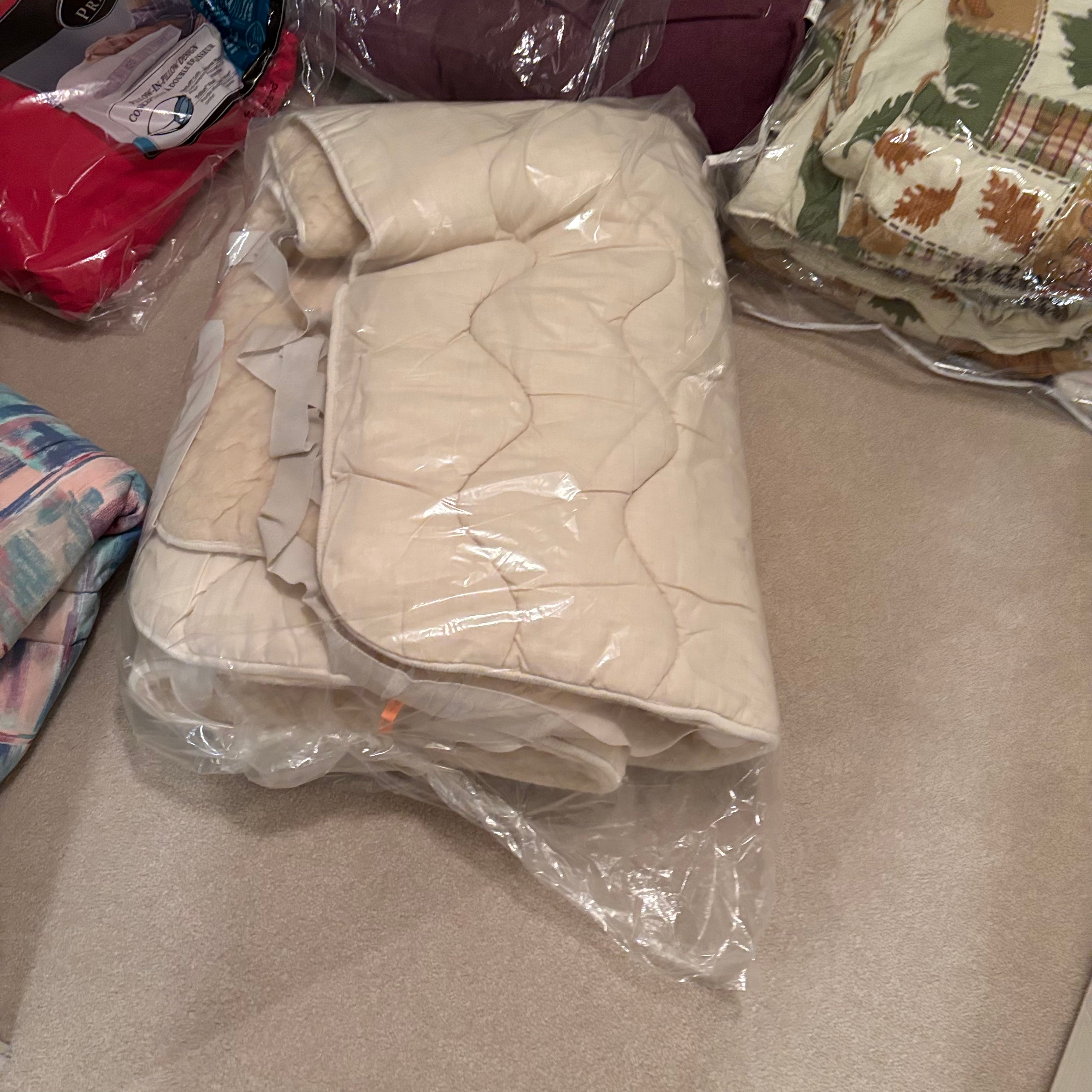 F838 Linen closet contents (gold hangers and more)