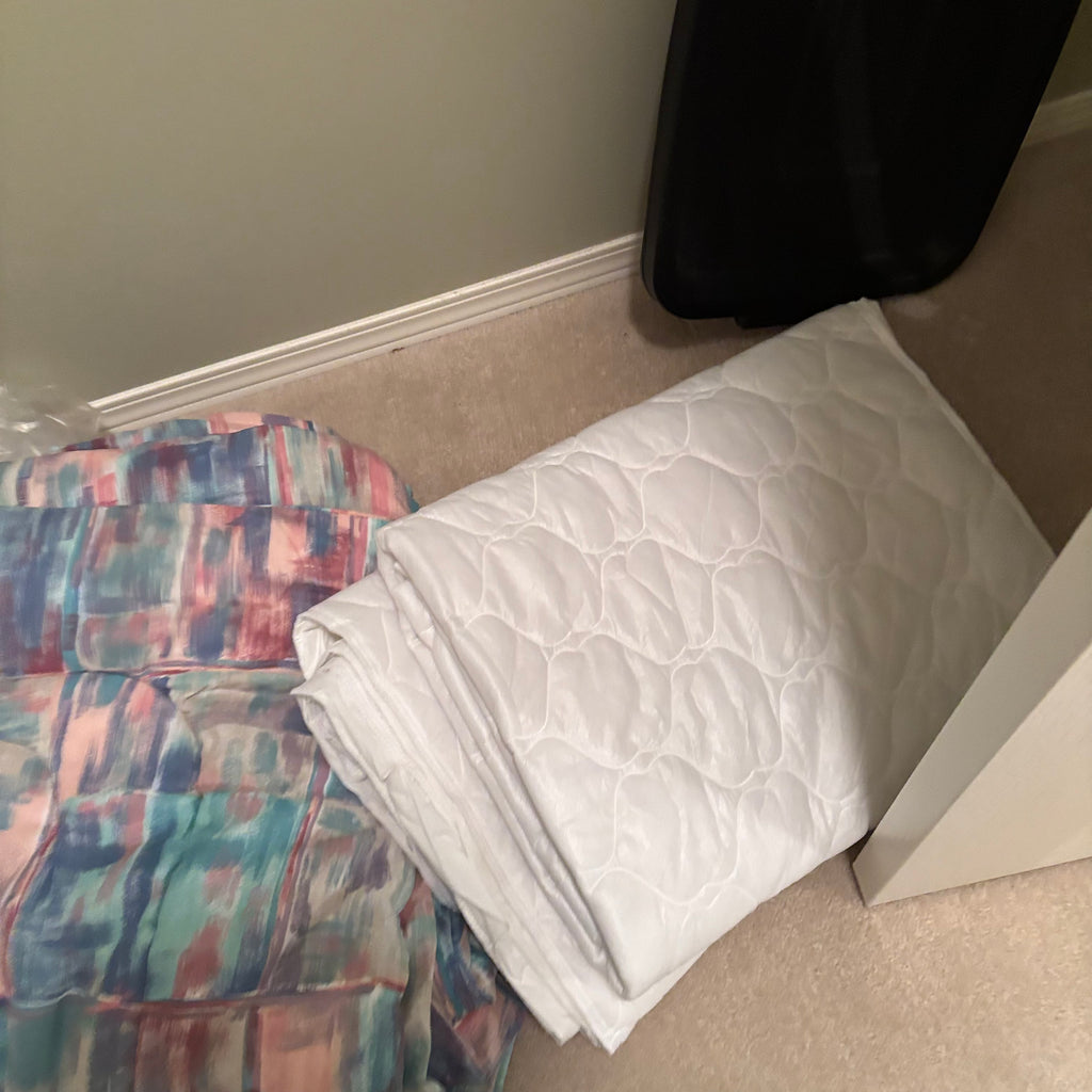 F838 Linen closet contents (gold hangers and more)