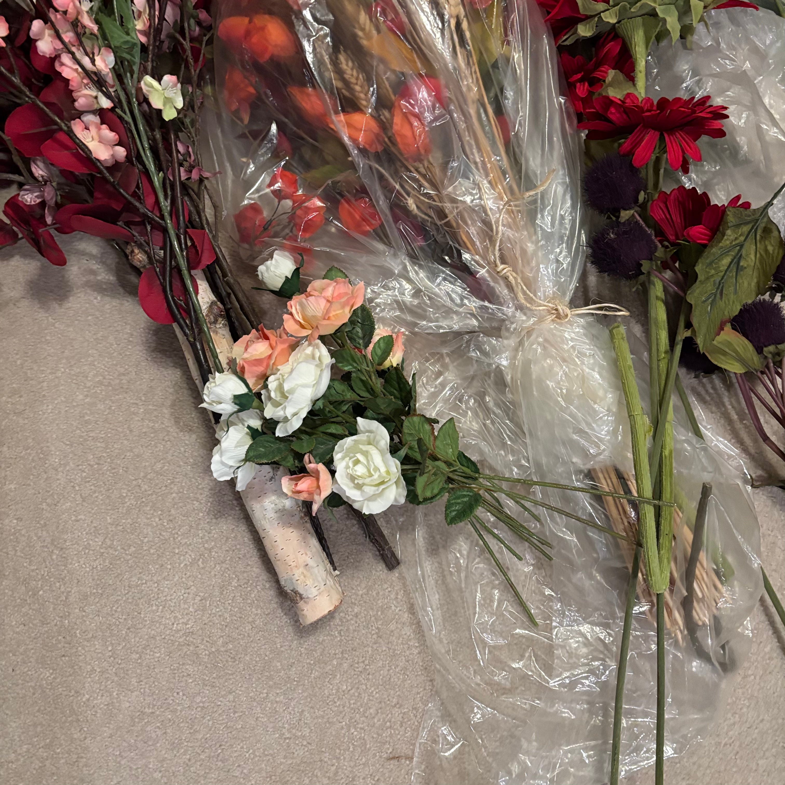 F843 Faux flowers grouping