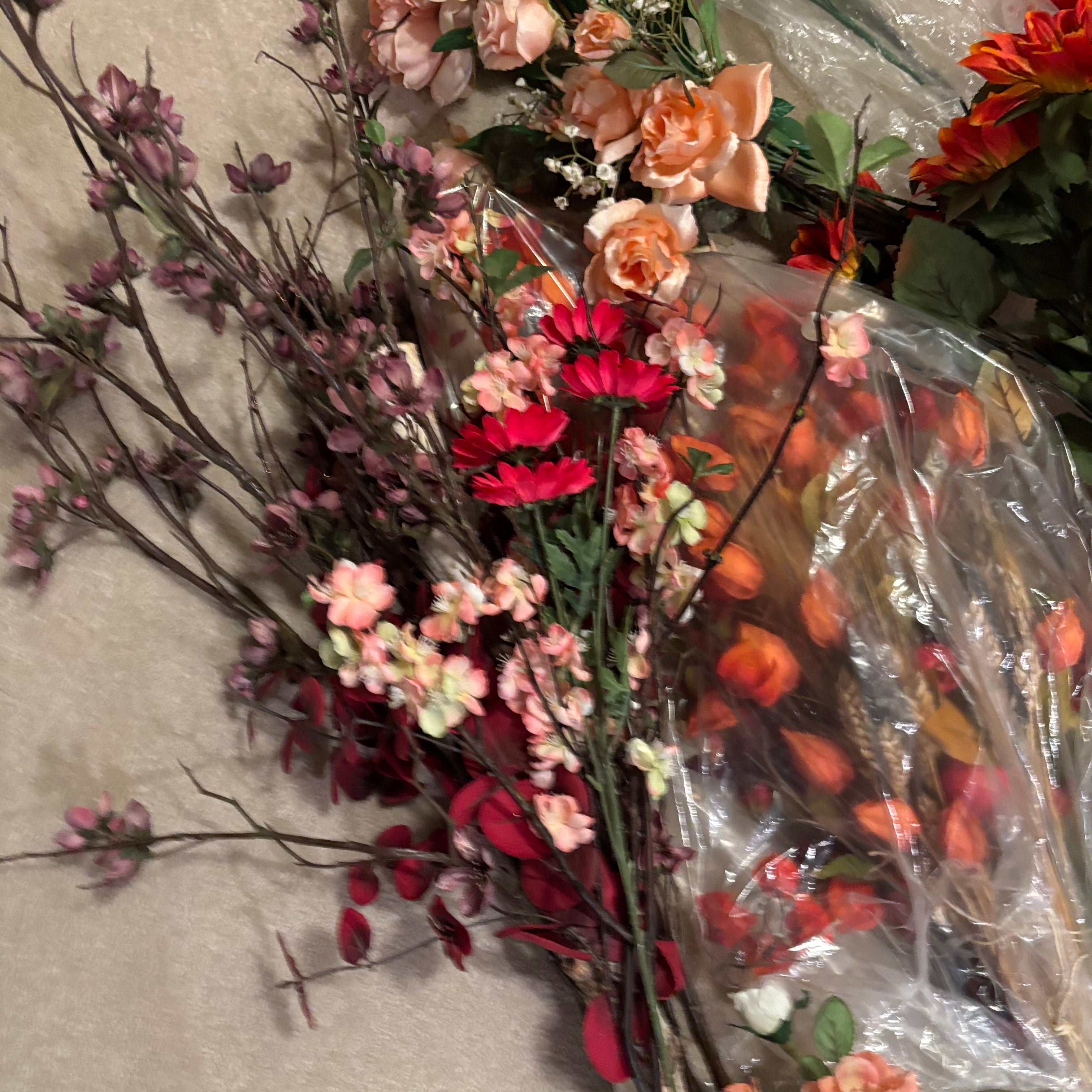 F843 Faux flowers grouping