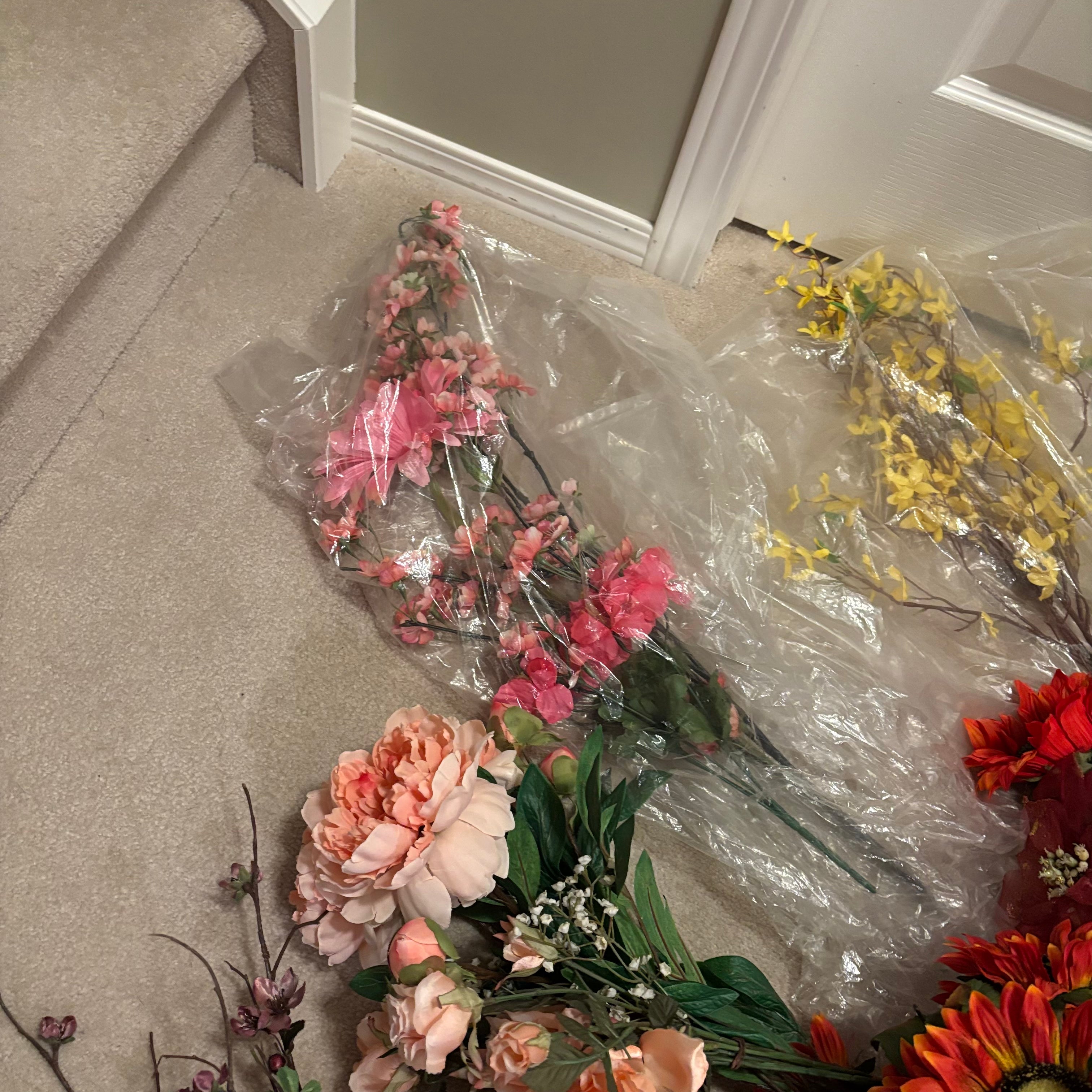 F843 Faux flowers grouping