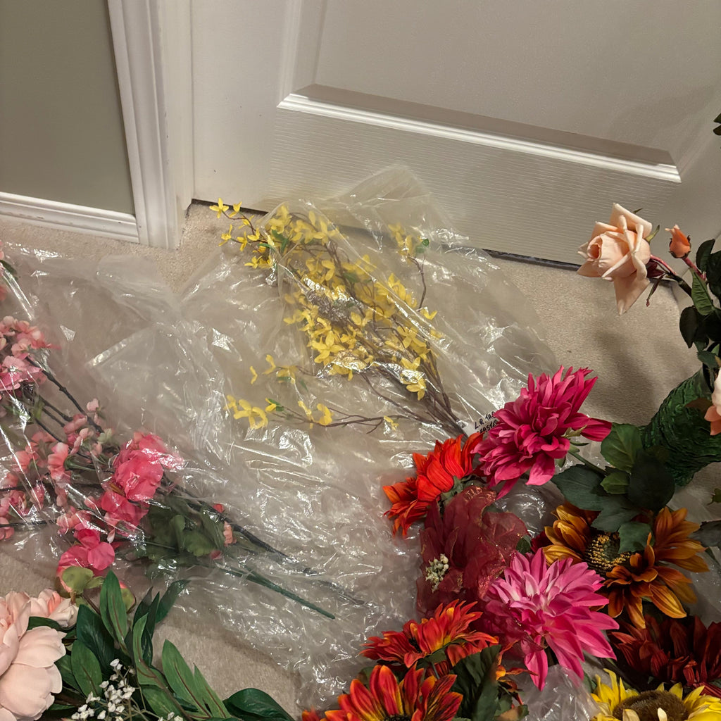 F843 Faux flowers grouping