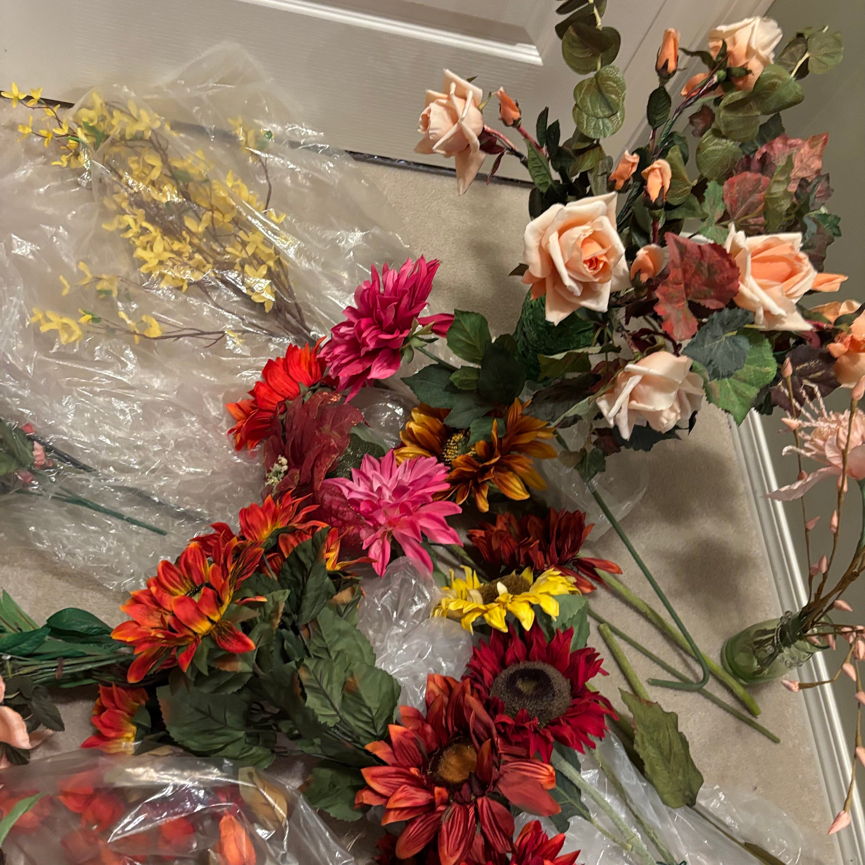 F843 Faux flowers grouping
