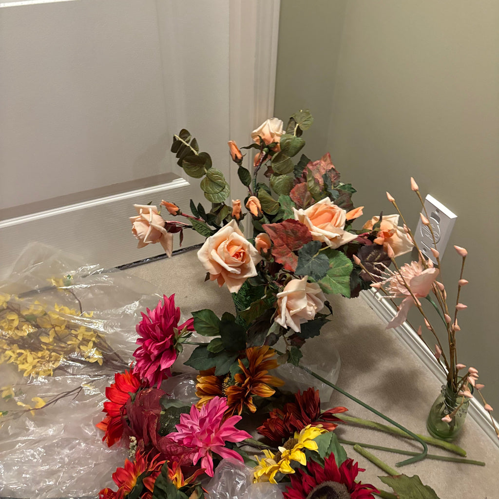 F843 Faux flowers grouping