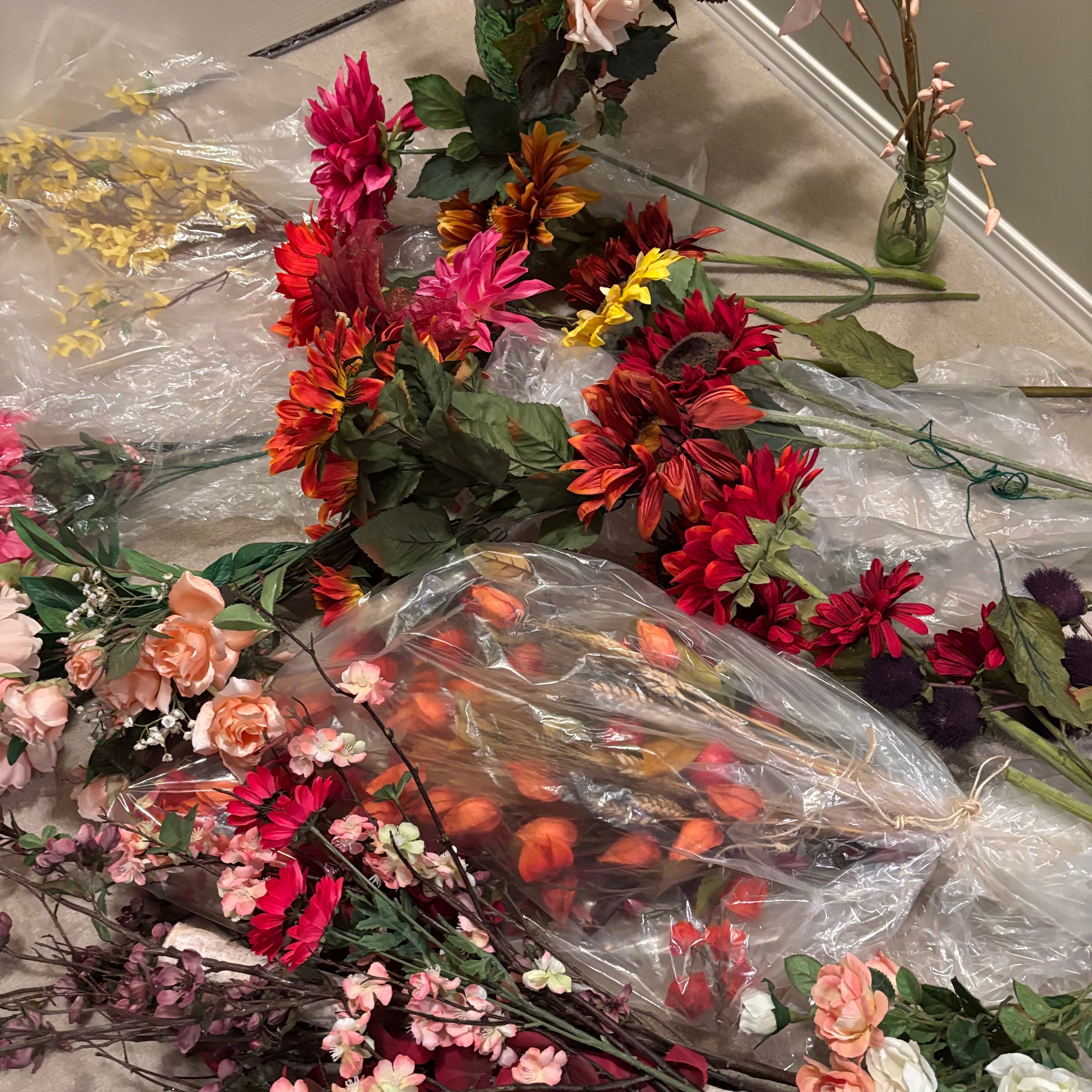 F843 Faux flowers grouping
