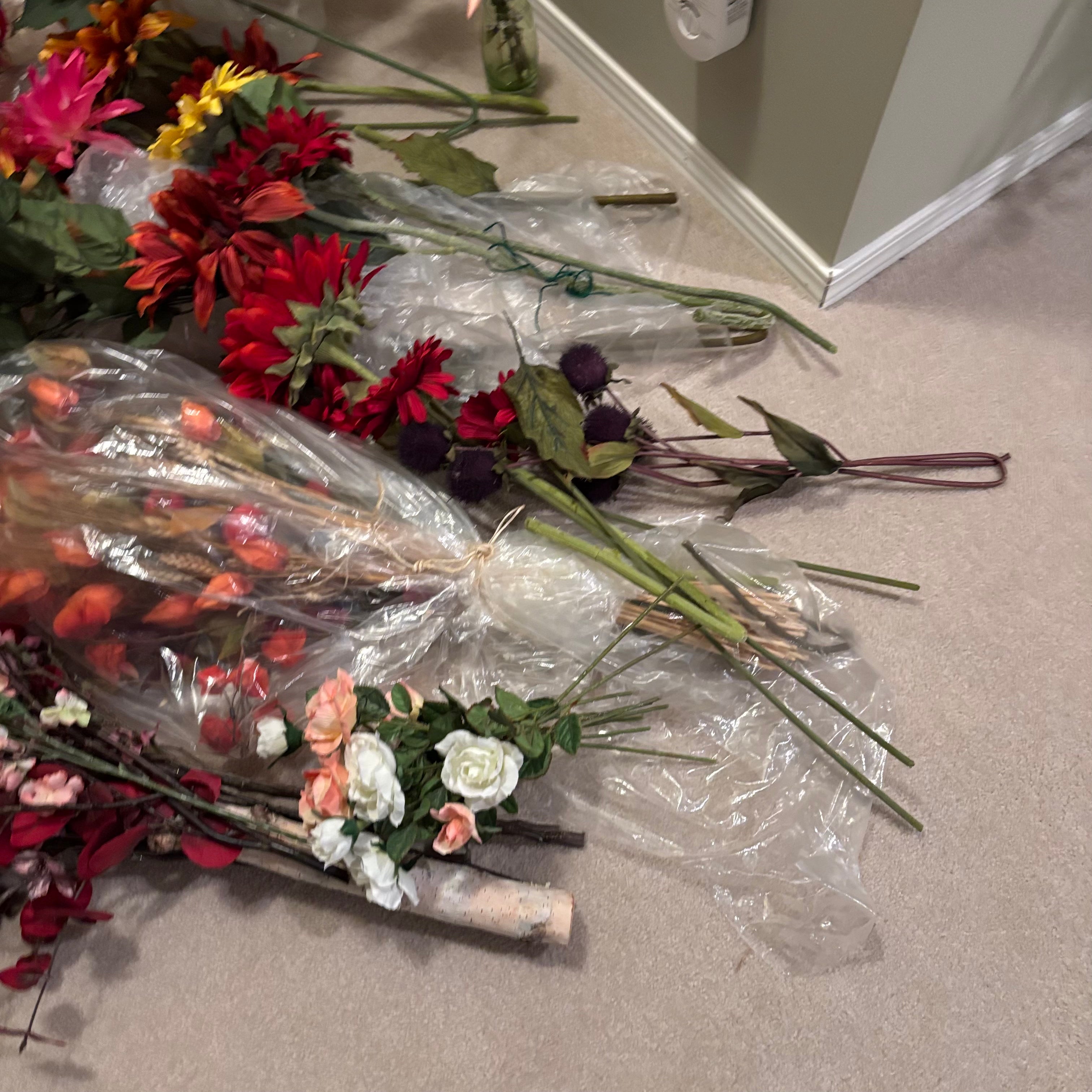 F843 Faux flowers grouping