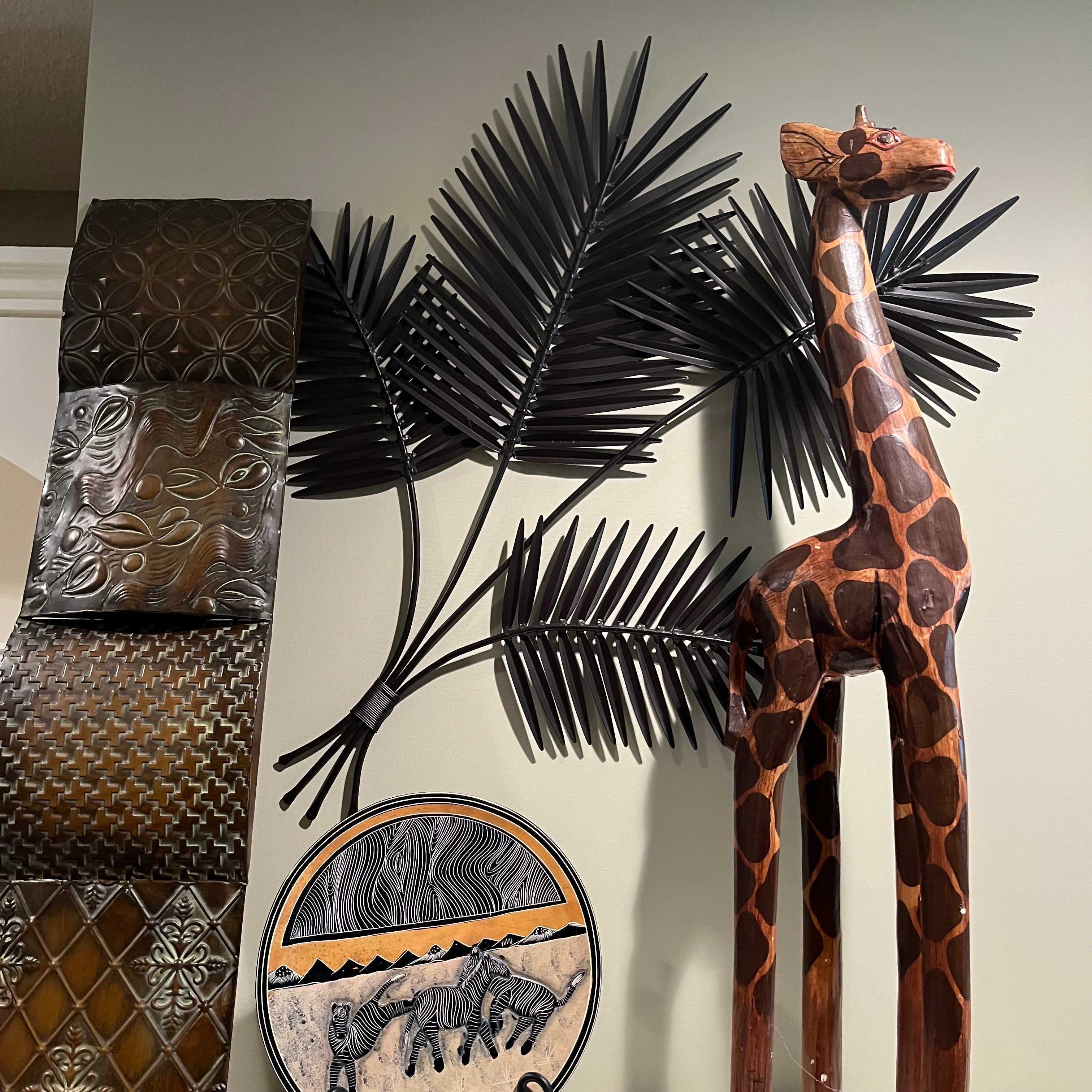 E561 Home decor Grouping (wooden giraffe and more)