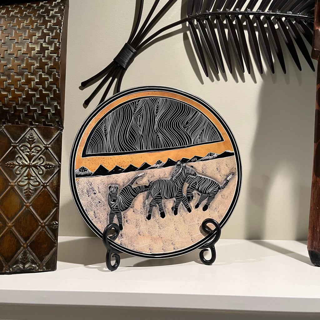 E561 Home decor Grouping (wooden giraffe and more)