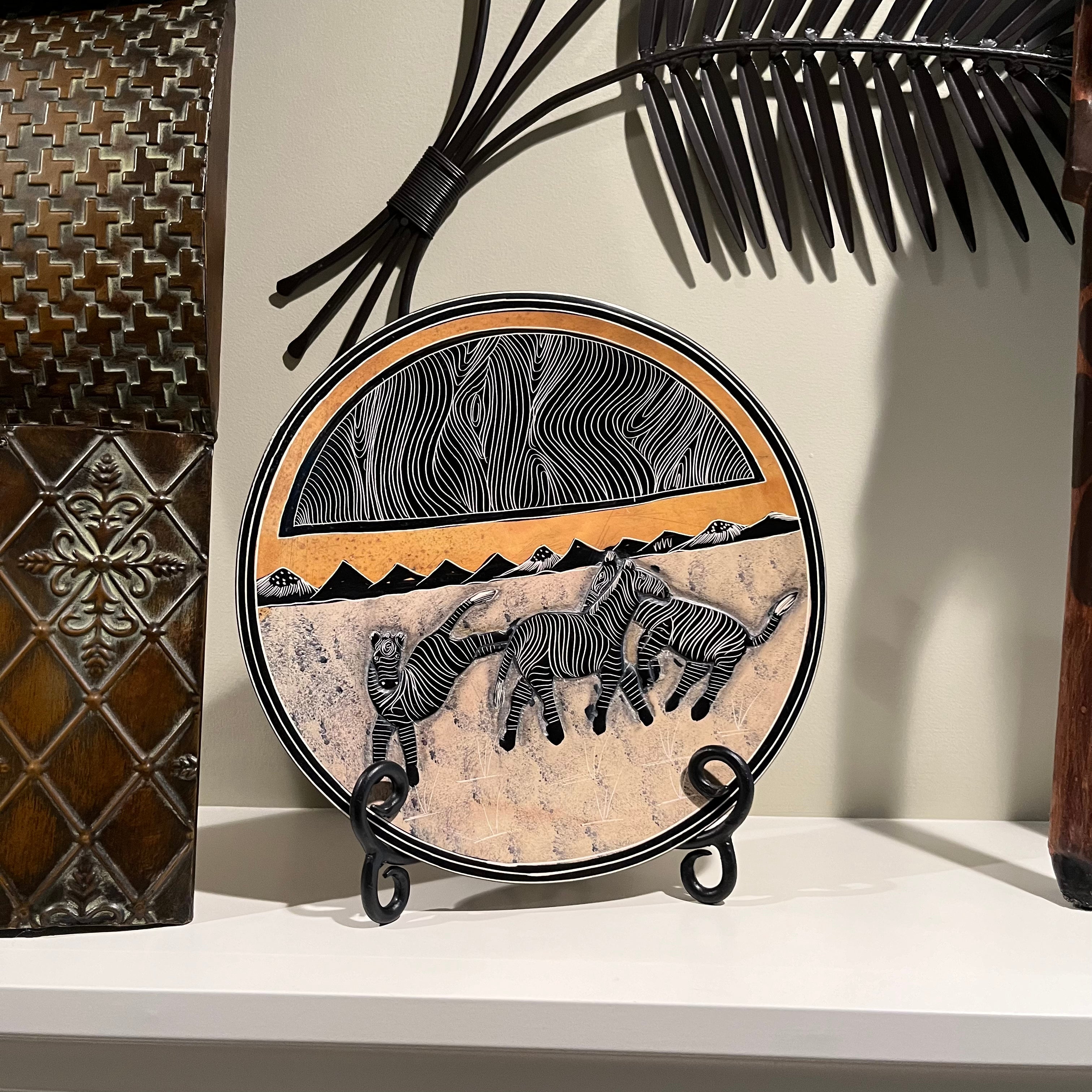 E561 Home decor Grouping (wooden giraffe and more)