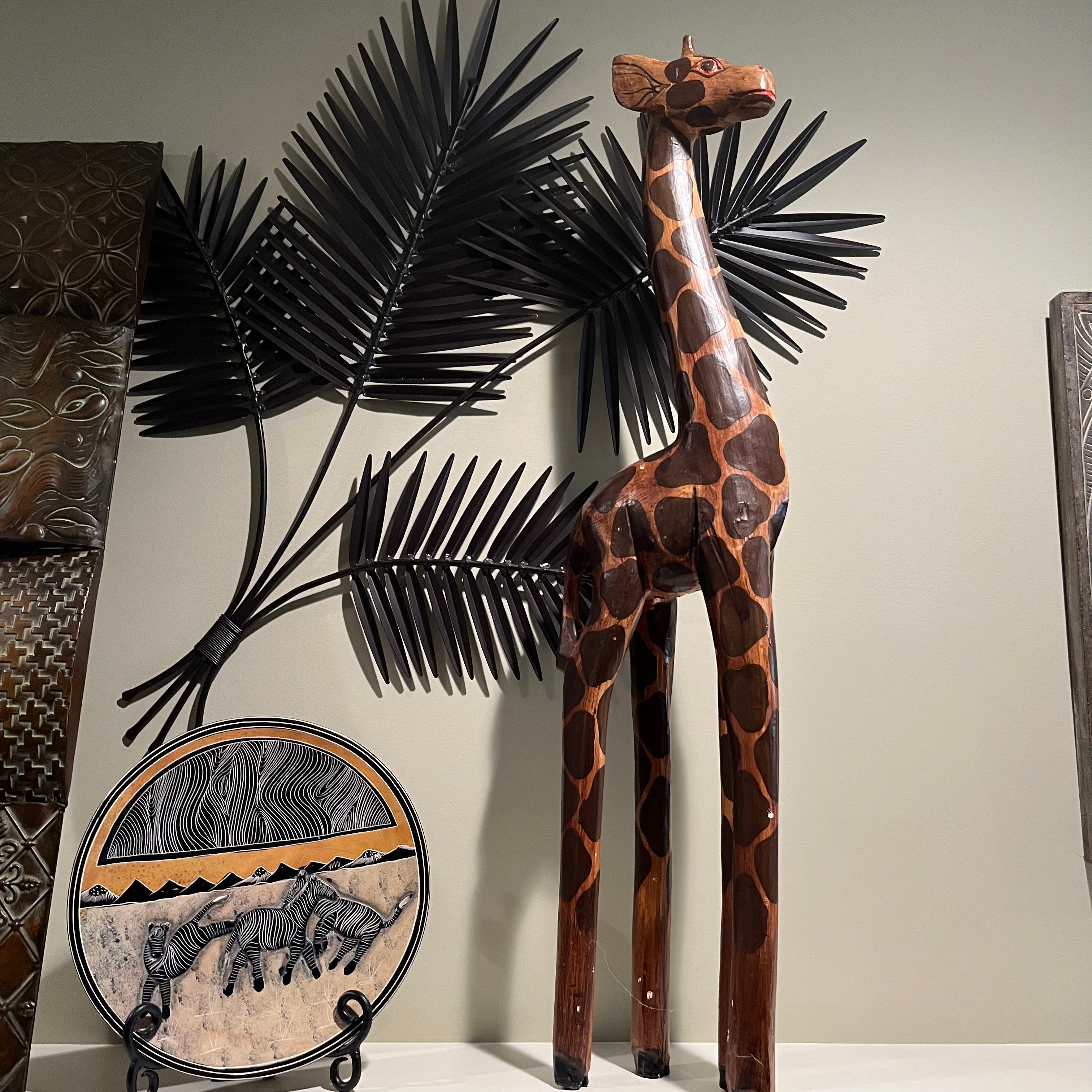 E561 Home decor Grouping (wooden giraffe and more)