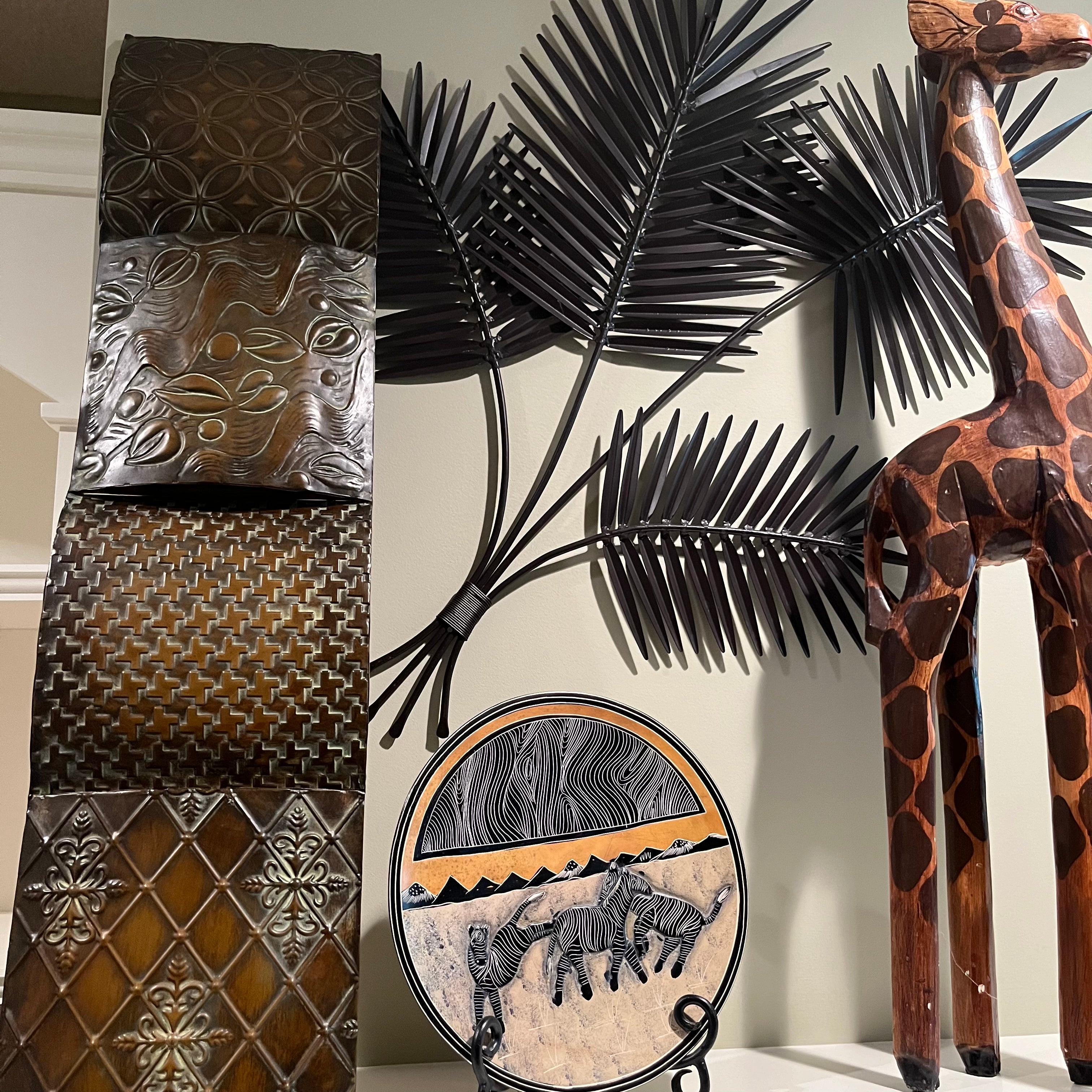 E561 Home decor Grouping (wooden giraffe and more)