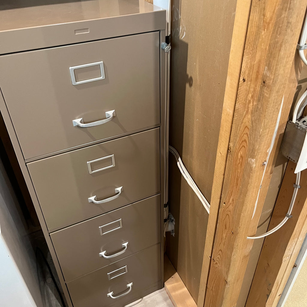 E566 Metal file cabinet