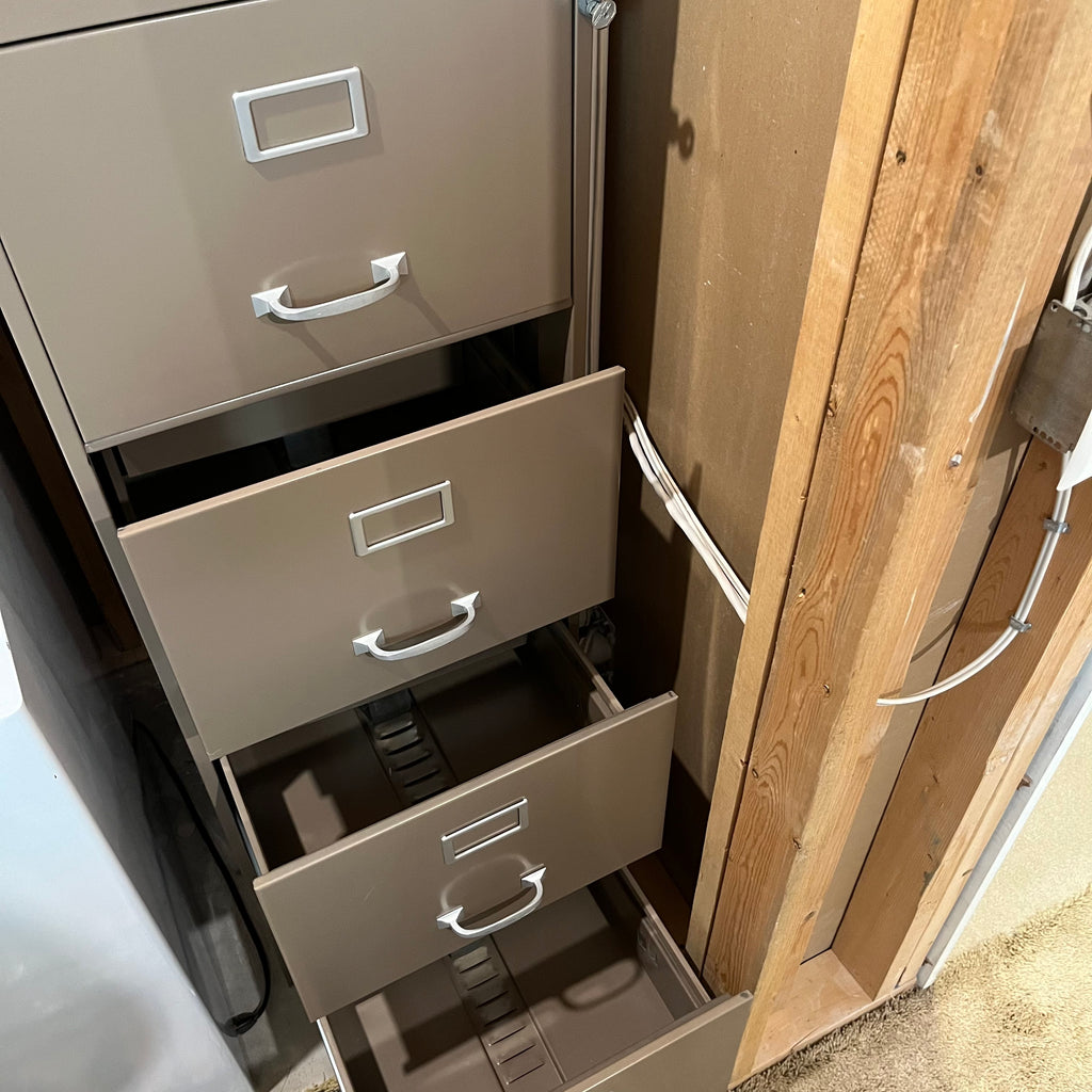 E566 Metal file cabinet