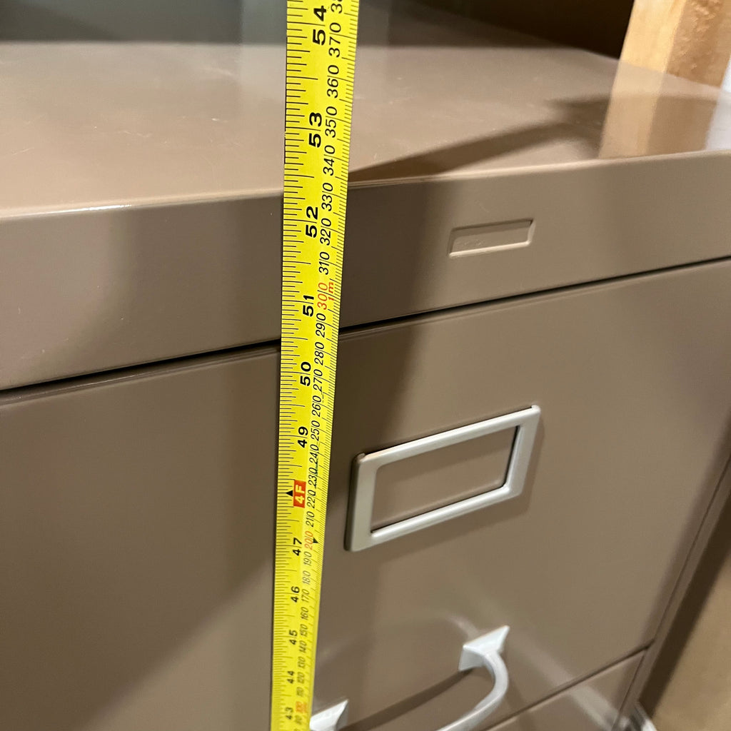 E566 Metal file cabinet