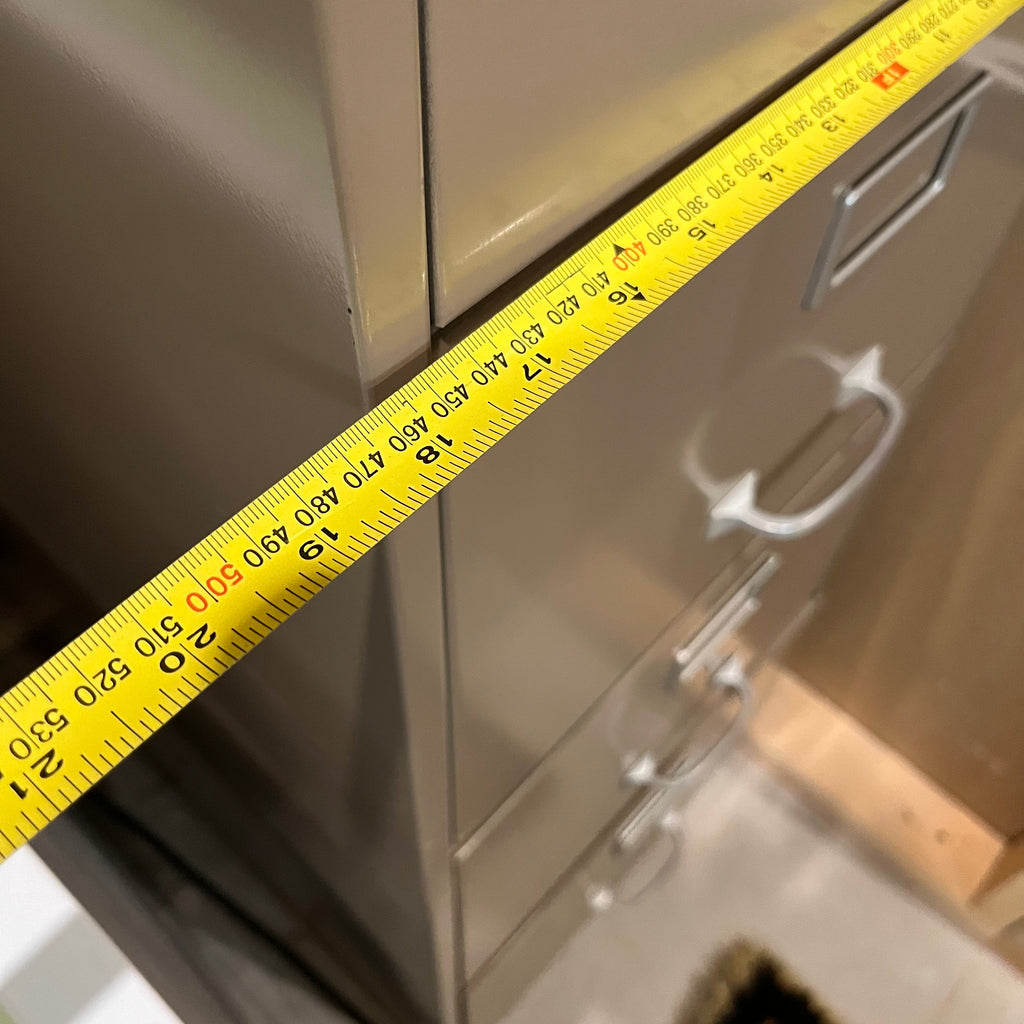 E566 Metal file cabinet