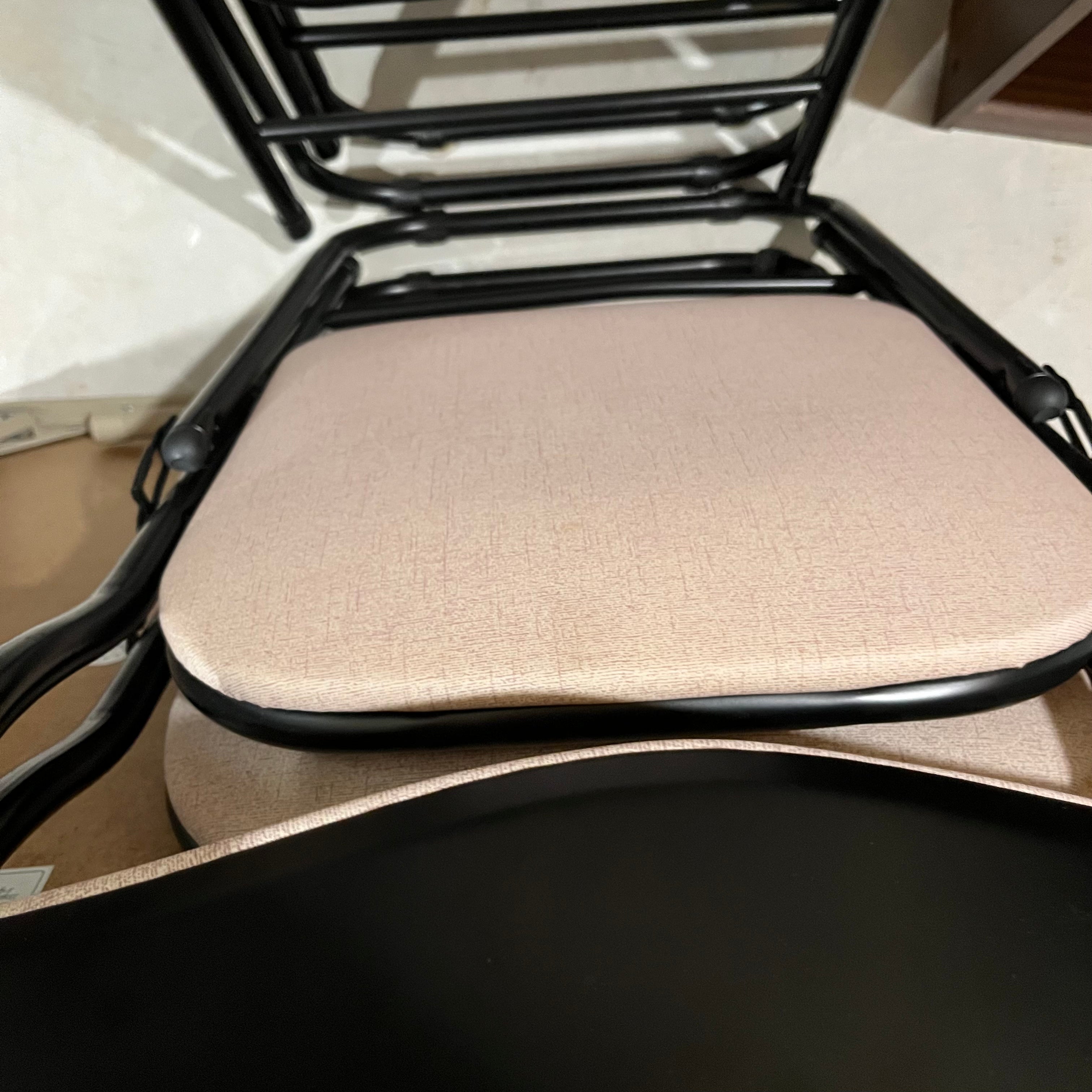 E570 Set of 4 folding chairs