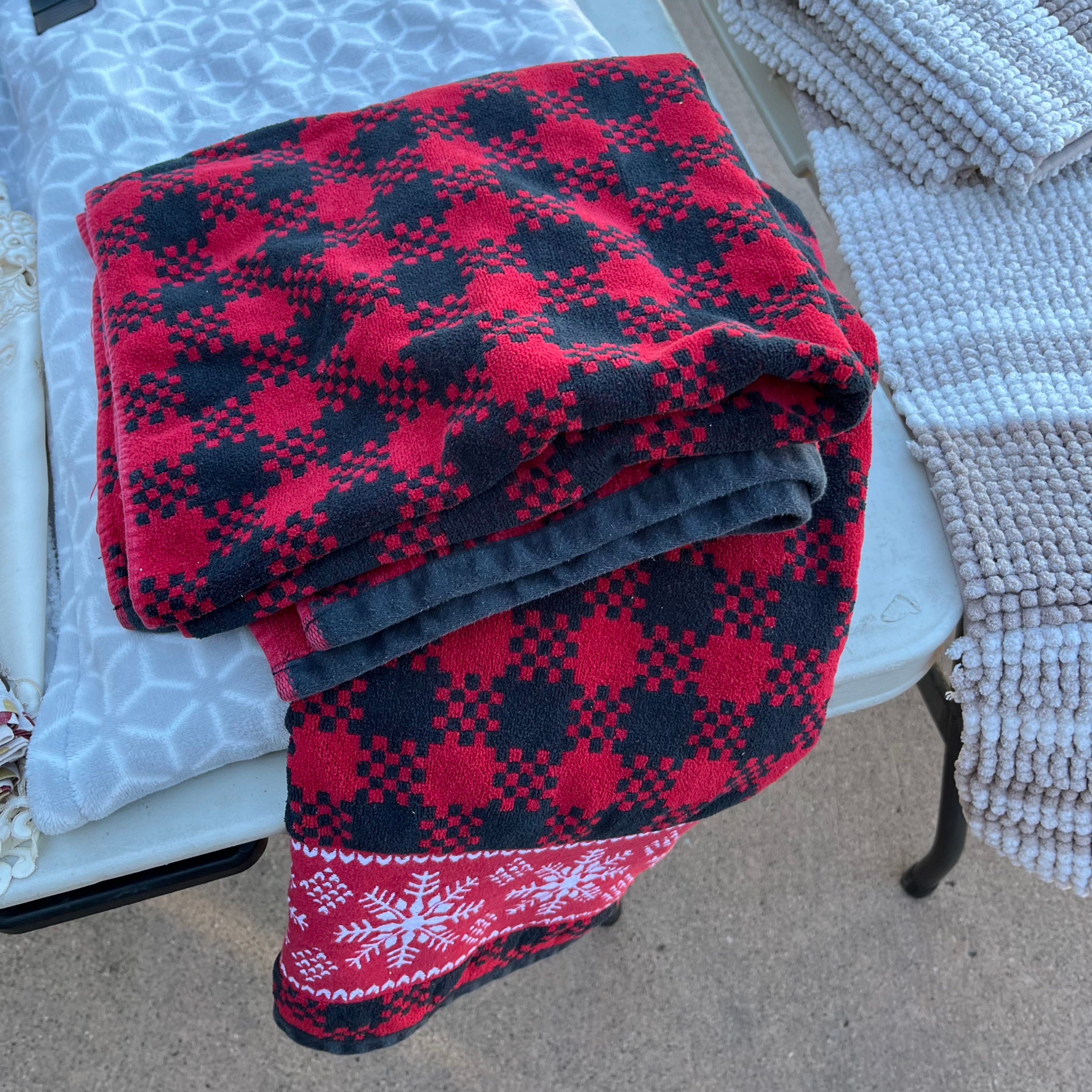 D714 Groupings of linens and flags and more (tables not included)