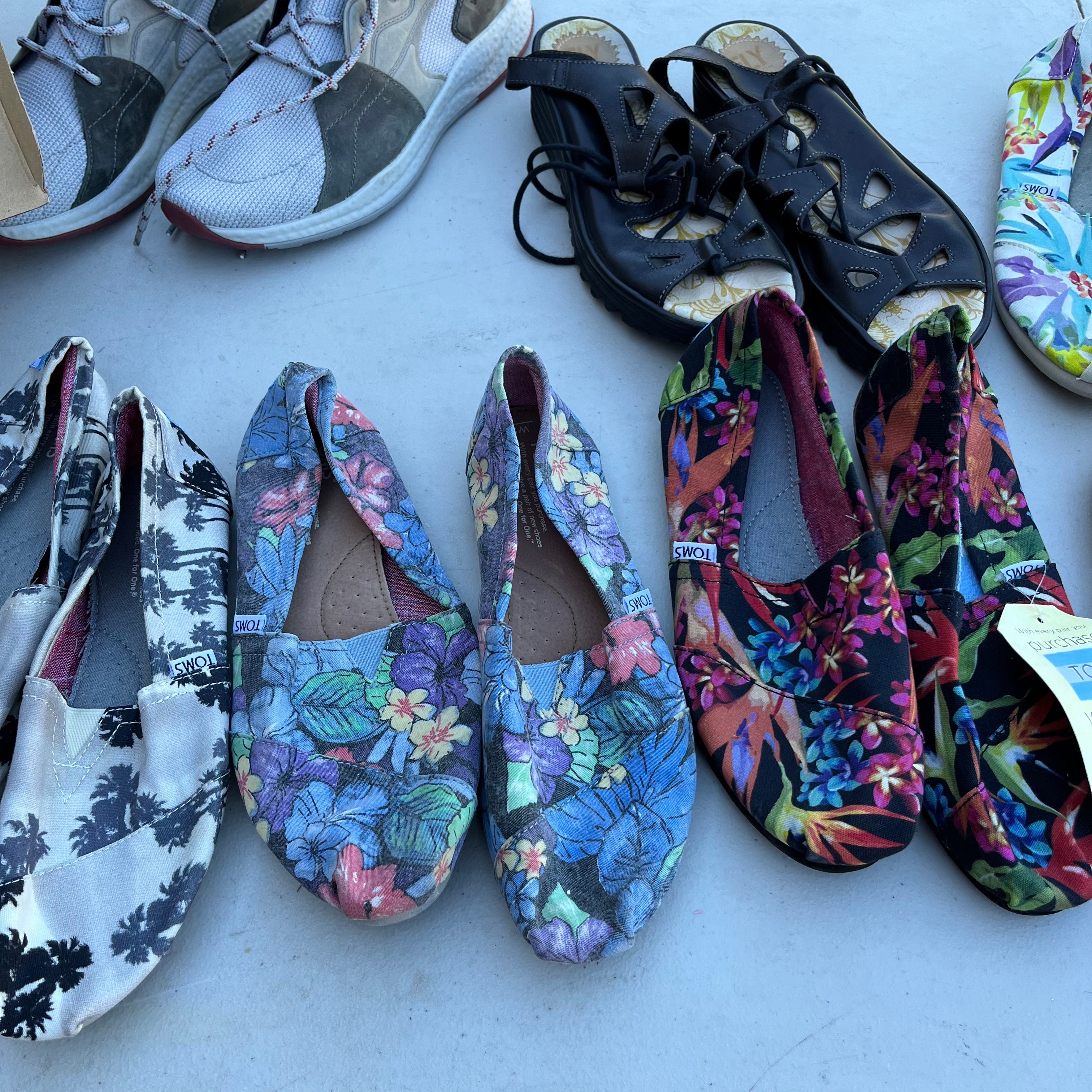 D720 Women’s shoes grouping (size 9 toms and more)