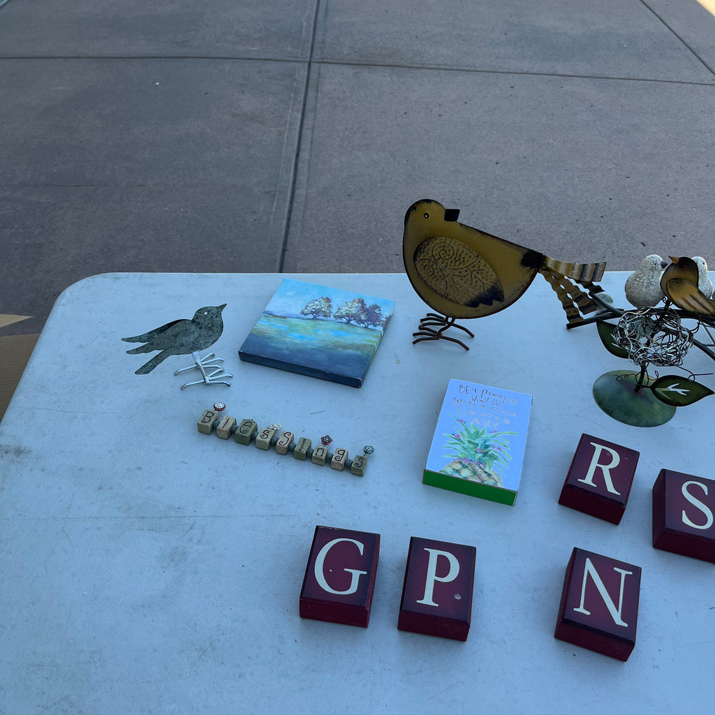 D722 Home decor grouping (metal bird and more)