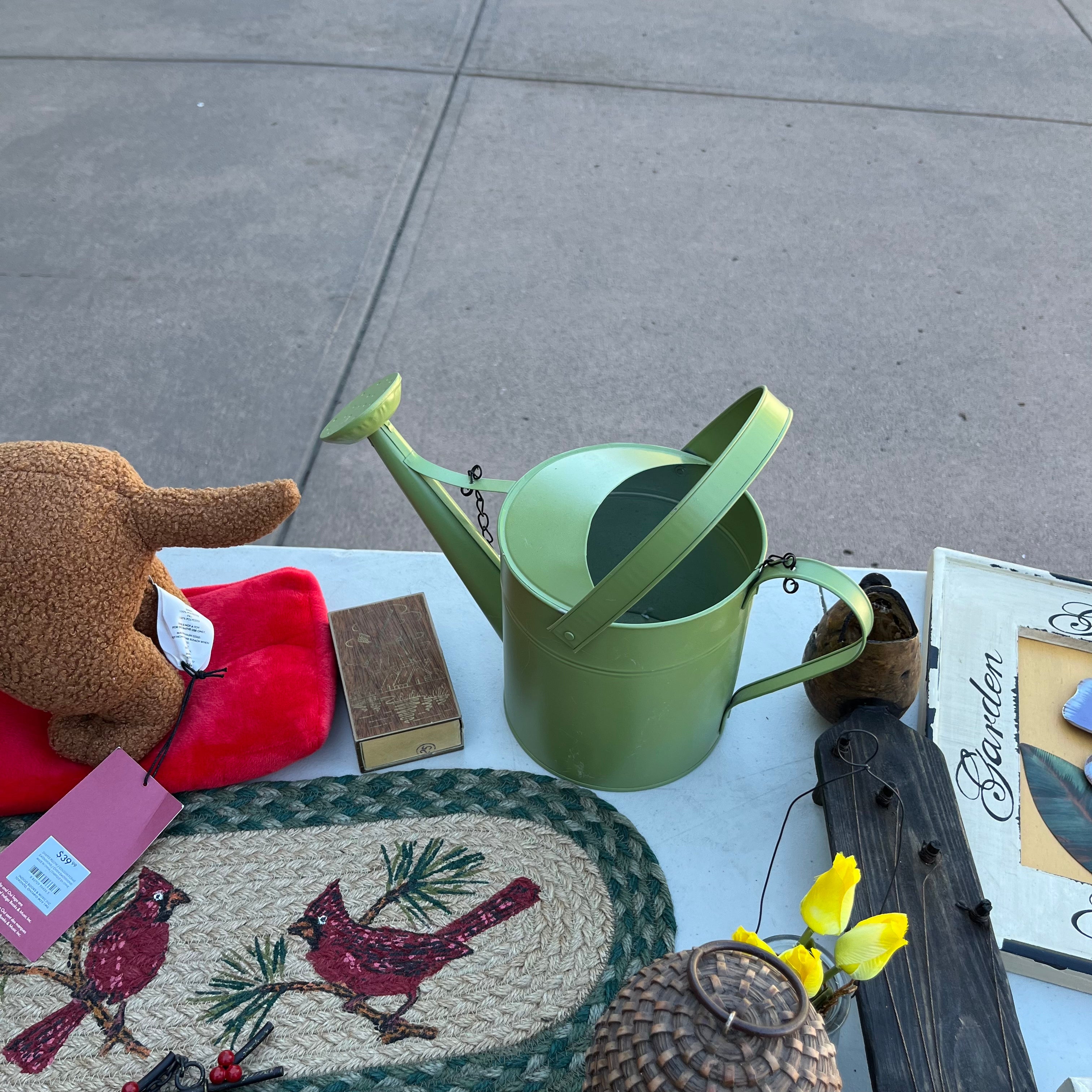 D725 Home decor and more grouping (paper fans and more)