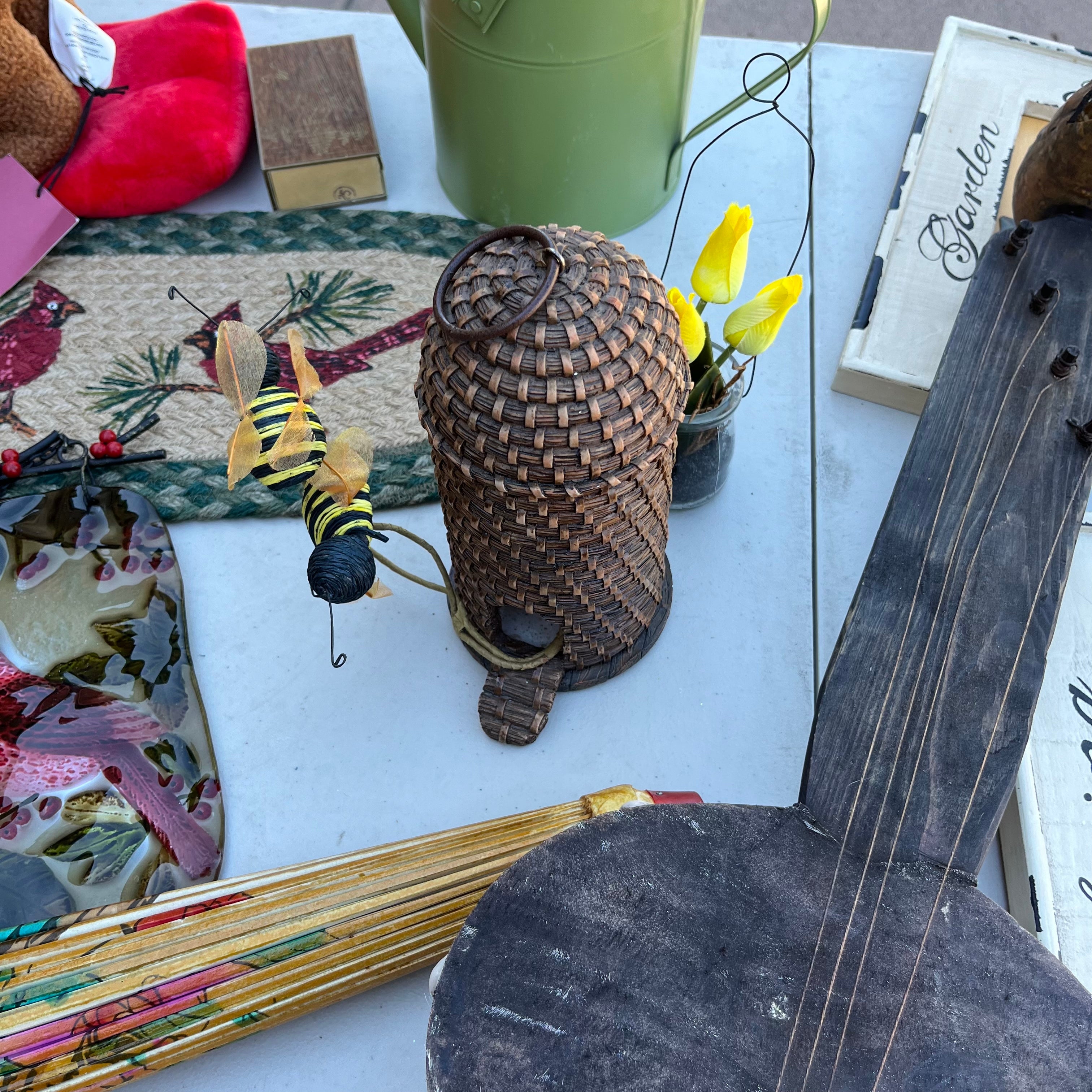 D725 Home decor and more grouping (paper fans and more)