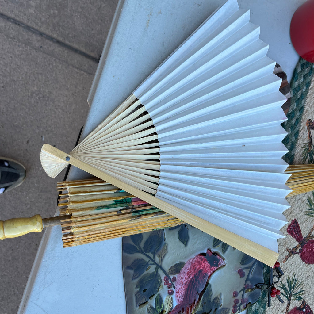 D725 Home decor and more grouping (paper fans and more)