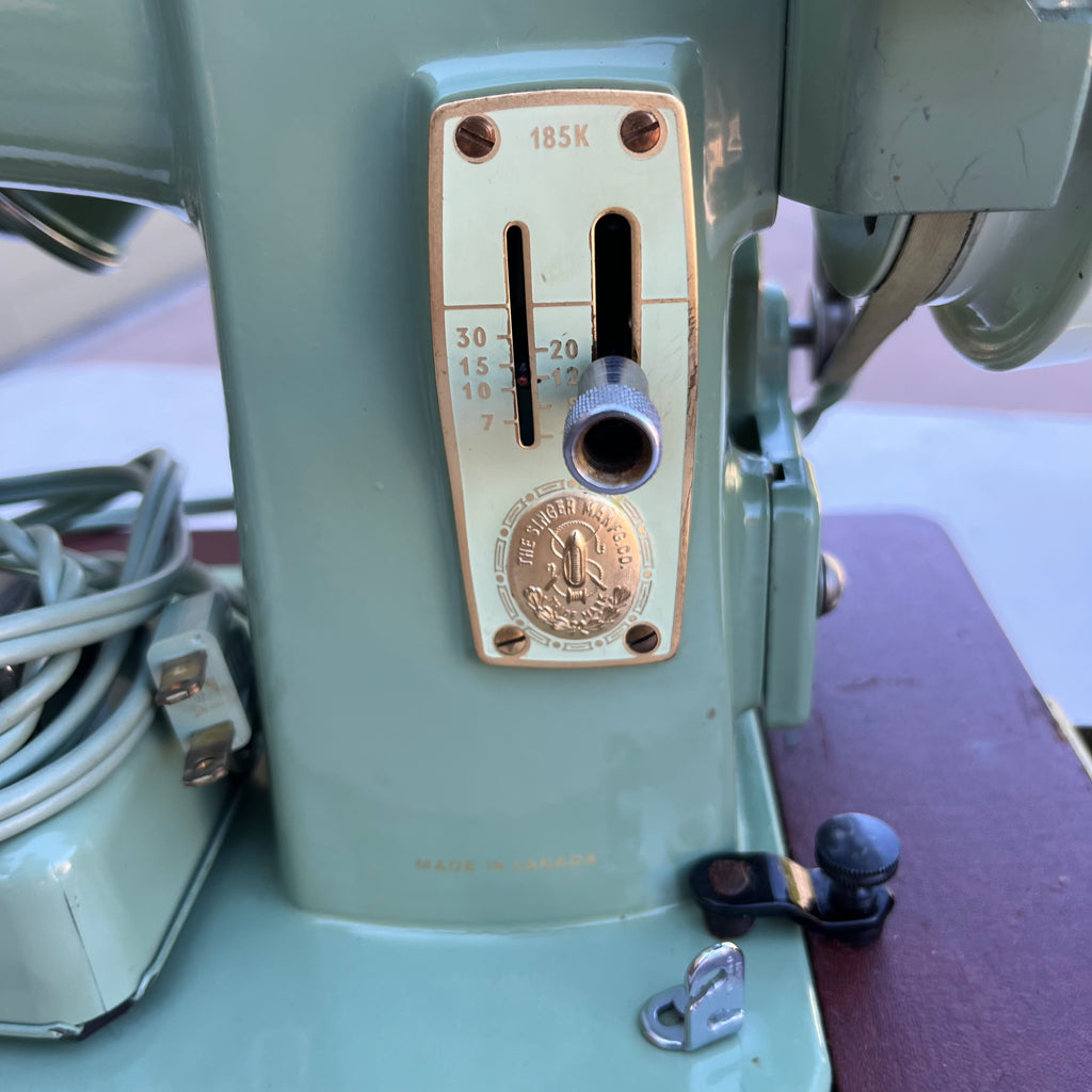 D727 Vintage Singer sewing machine