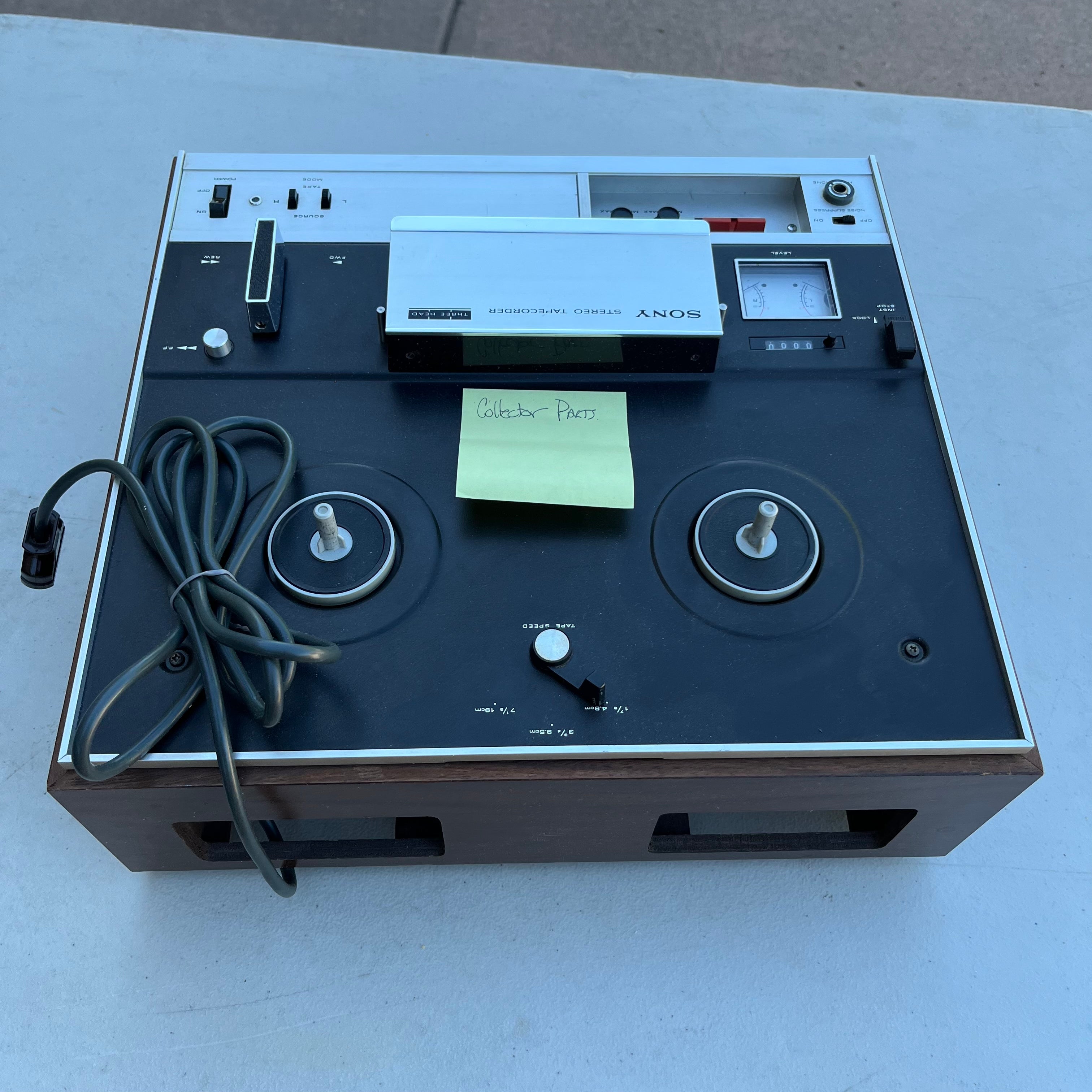 D731 Broken tape recorder