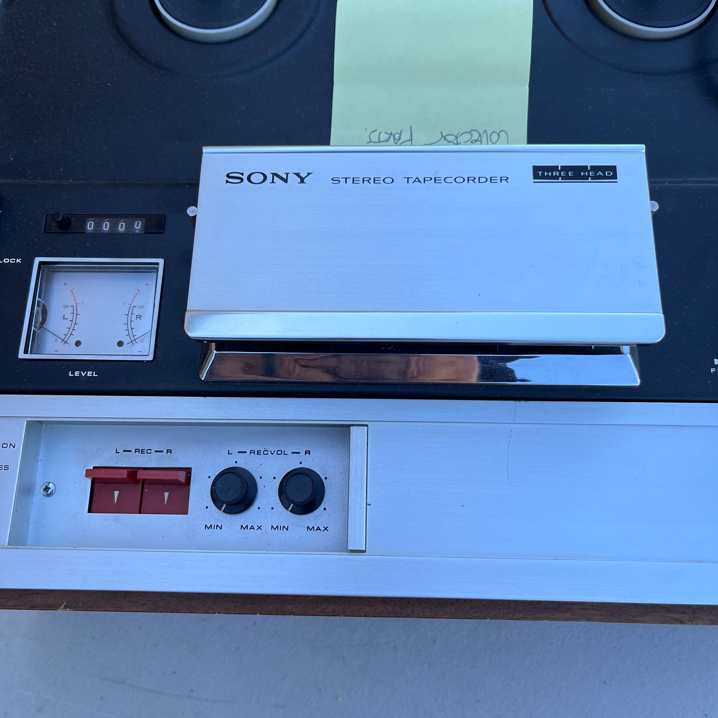 D731 Broken tape recorder