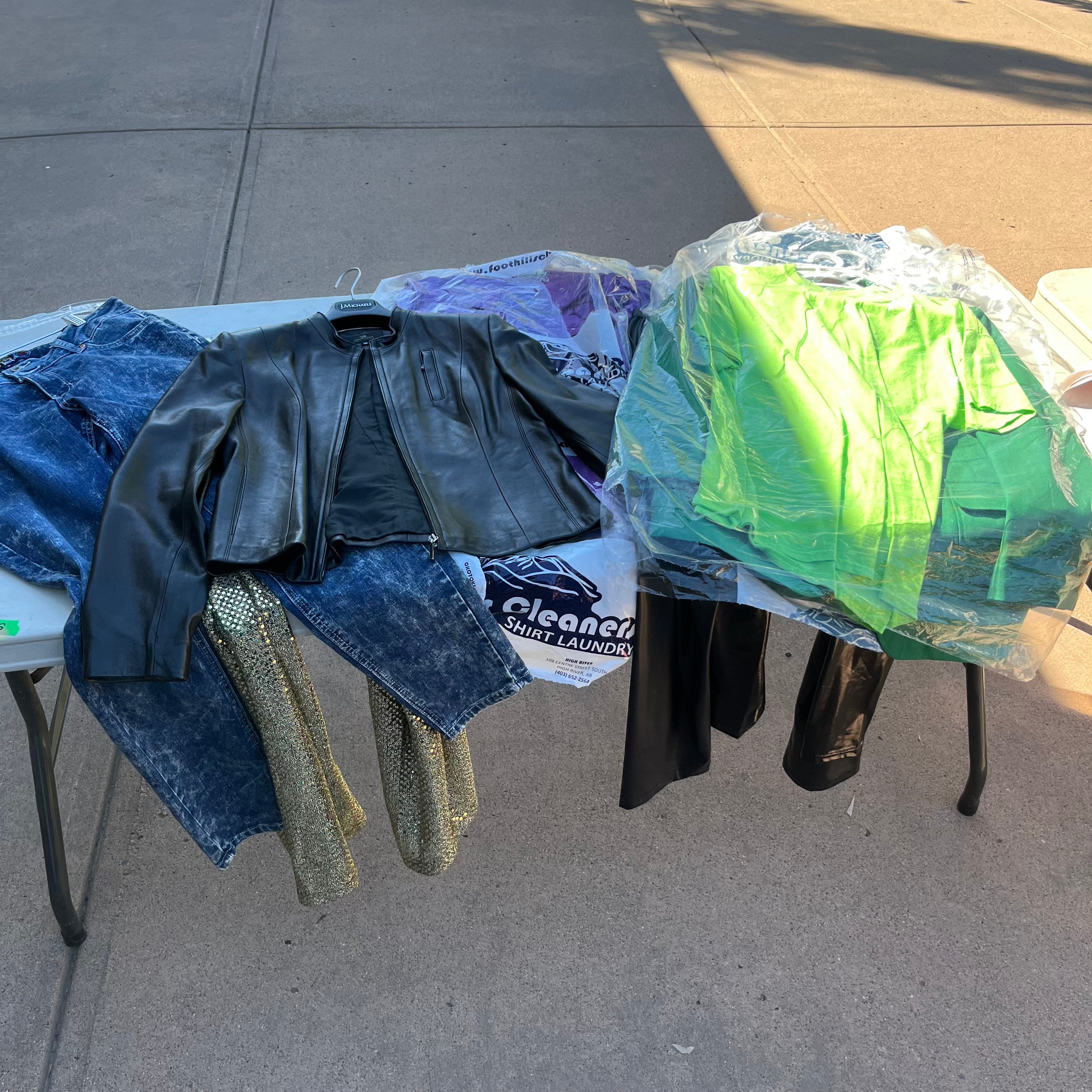 D736 Halloween costumes grouping