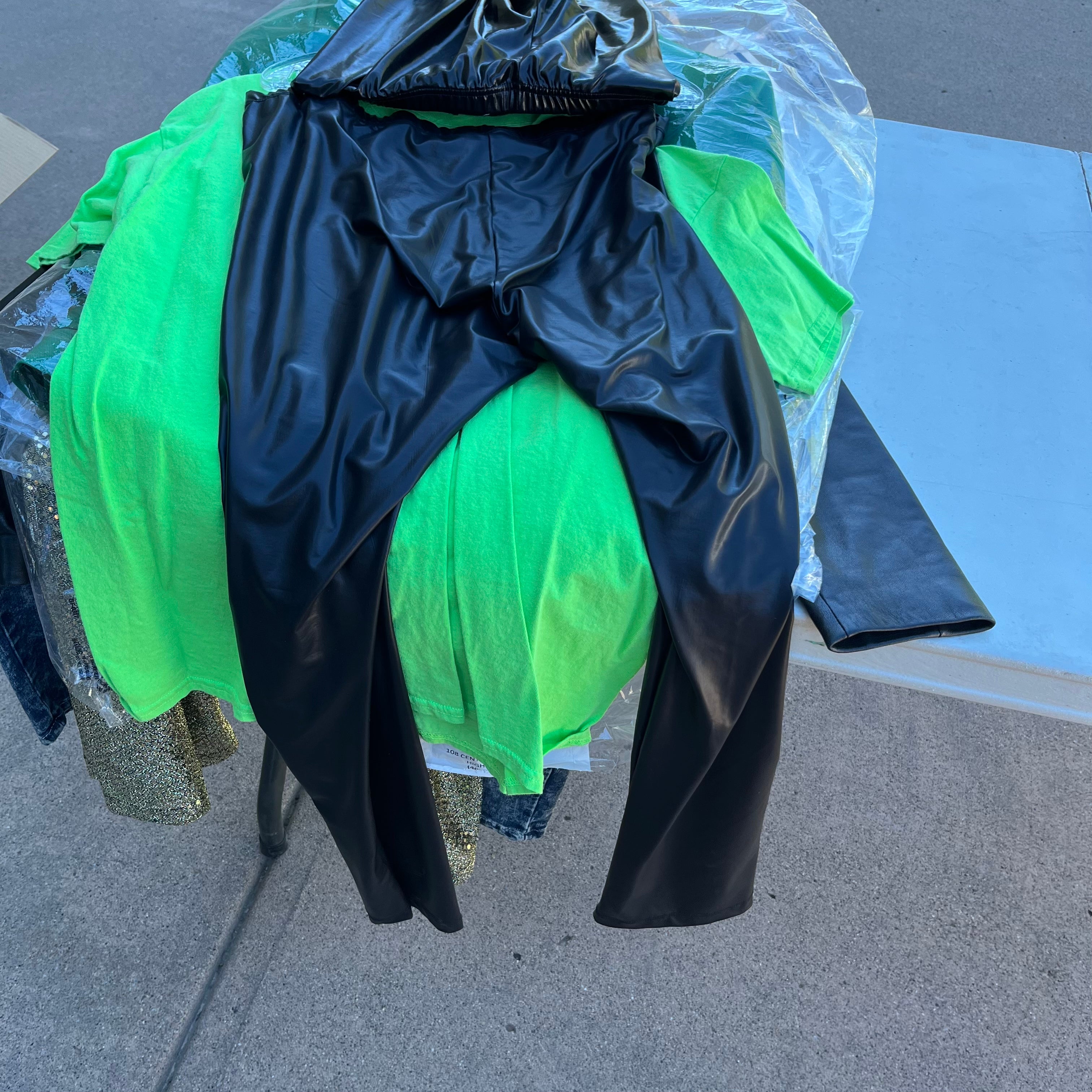 D736 Halloween costumes grouping