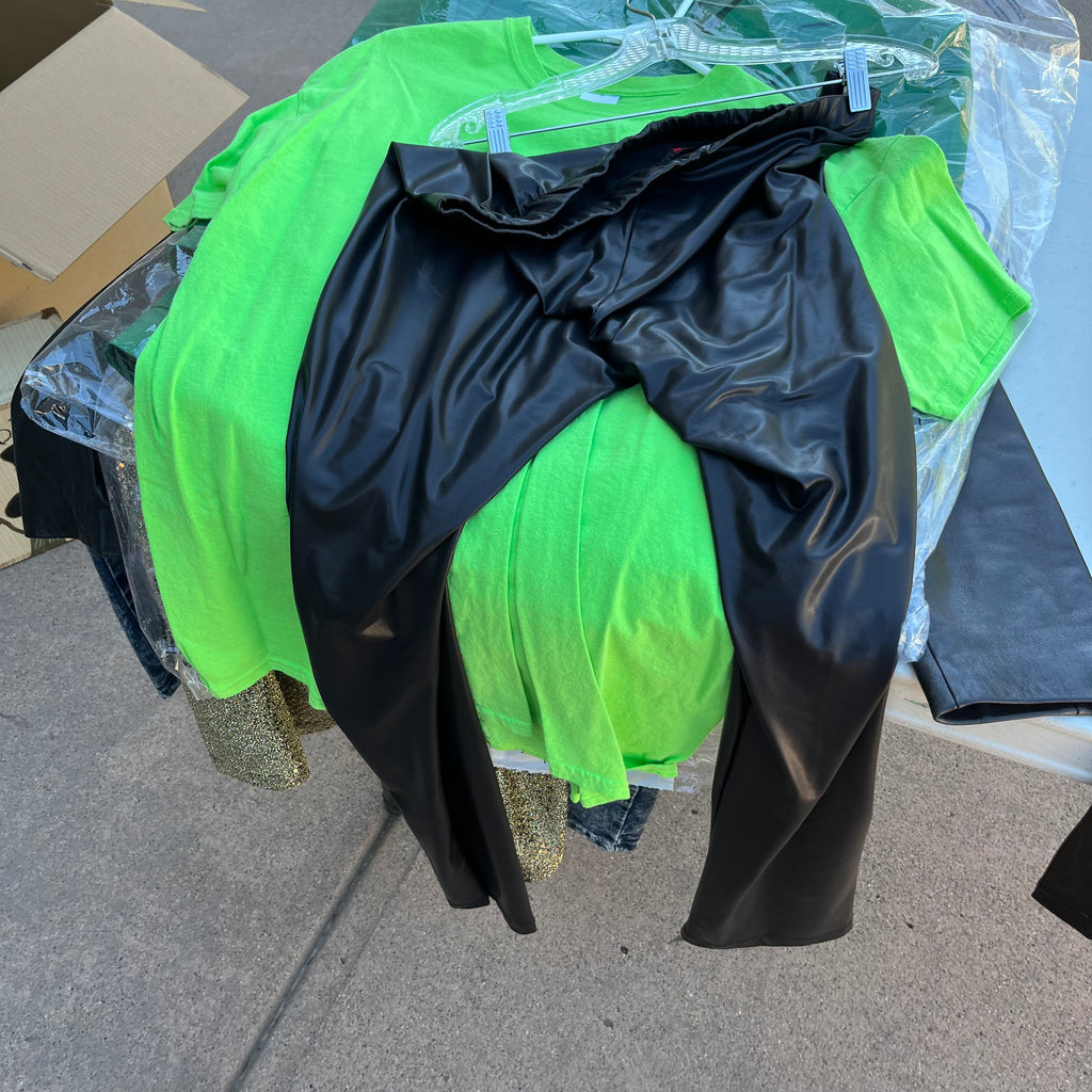 D736 Halloween costumes grouping