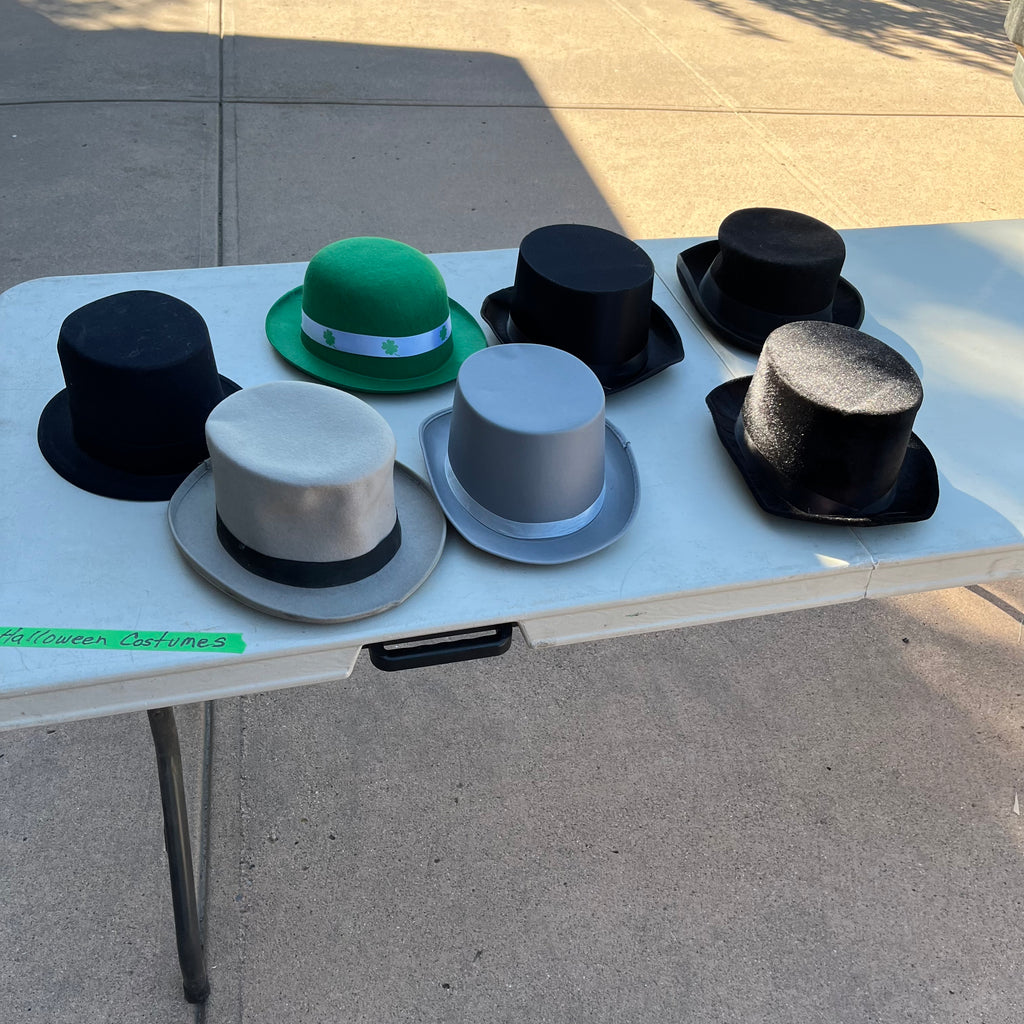 D747 Halloween costumes, wigs and hats