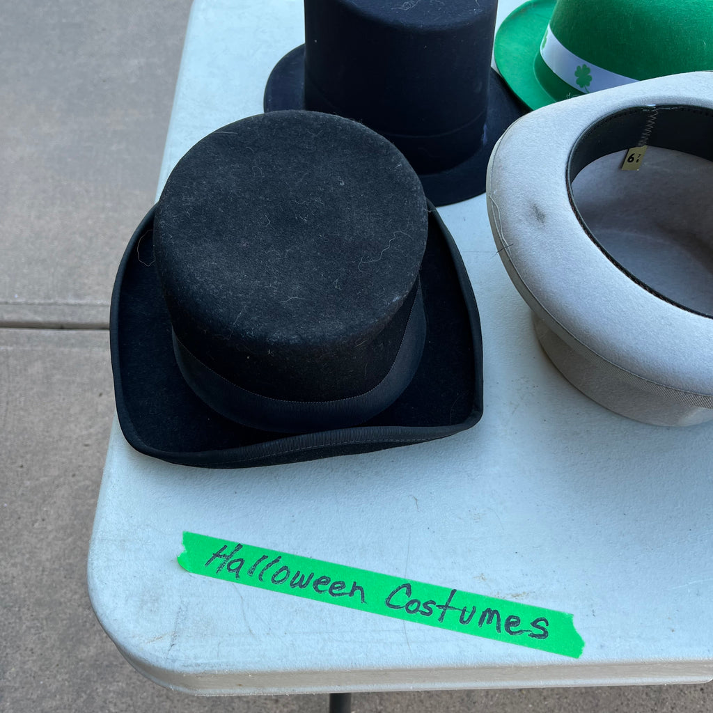 D747 Halloween costumes, wigs and hats