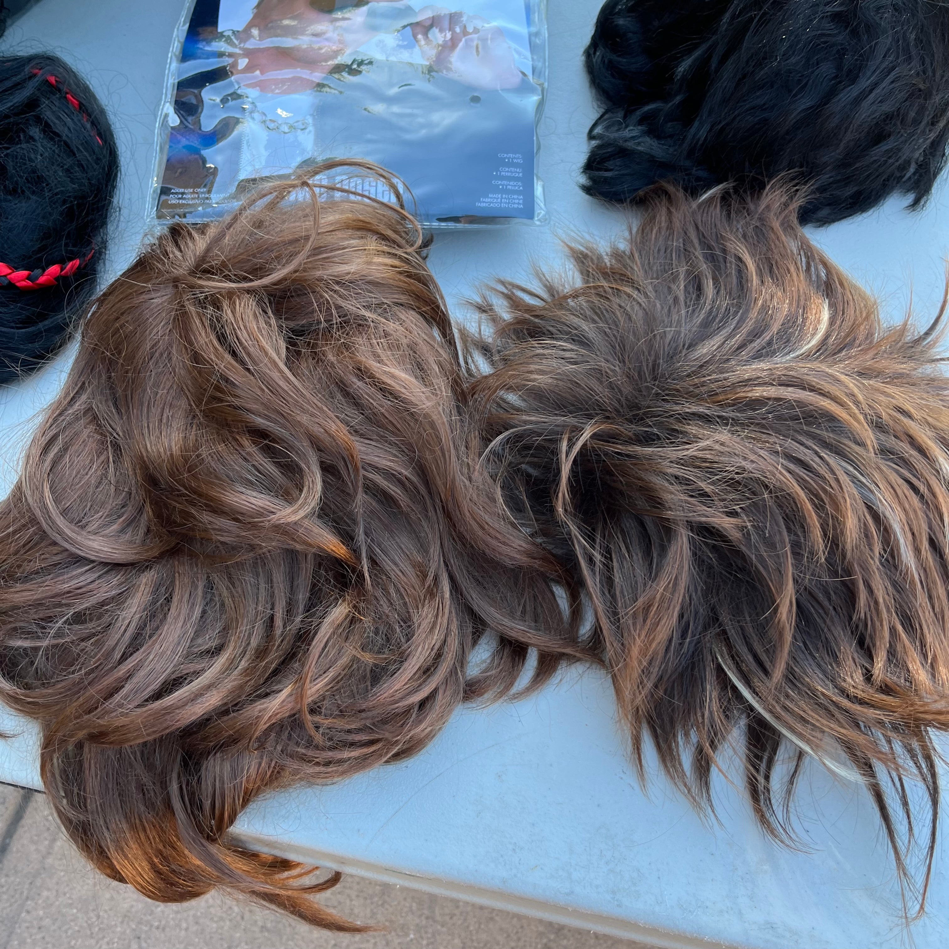 D747 Halloween costumes, wigs and hats