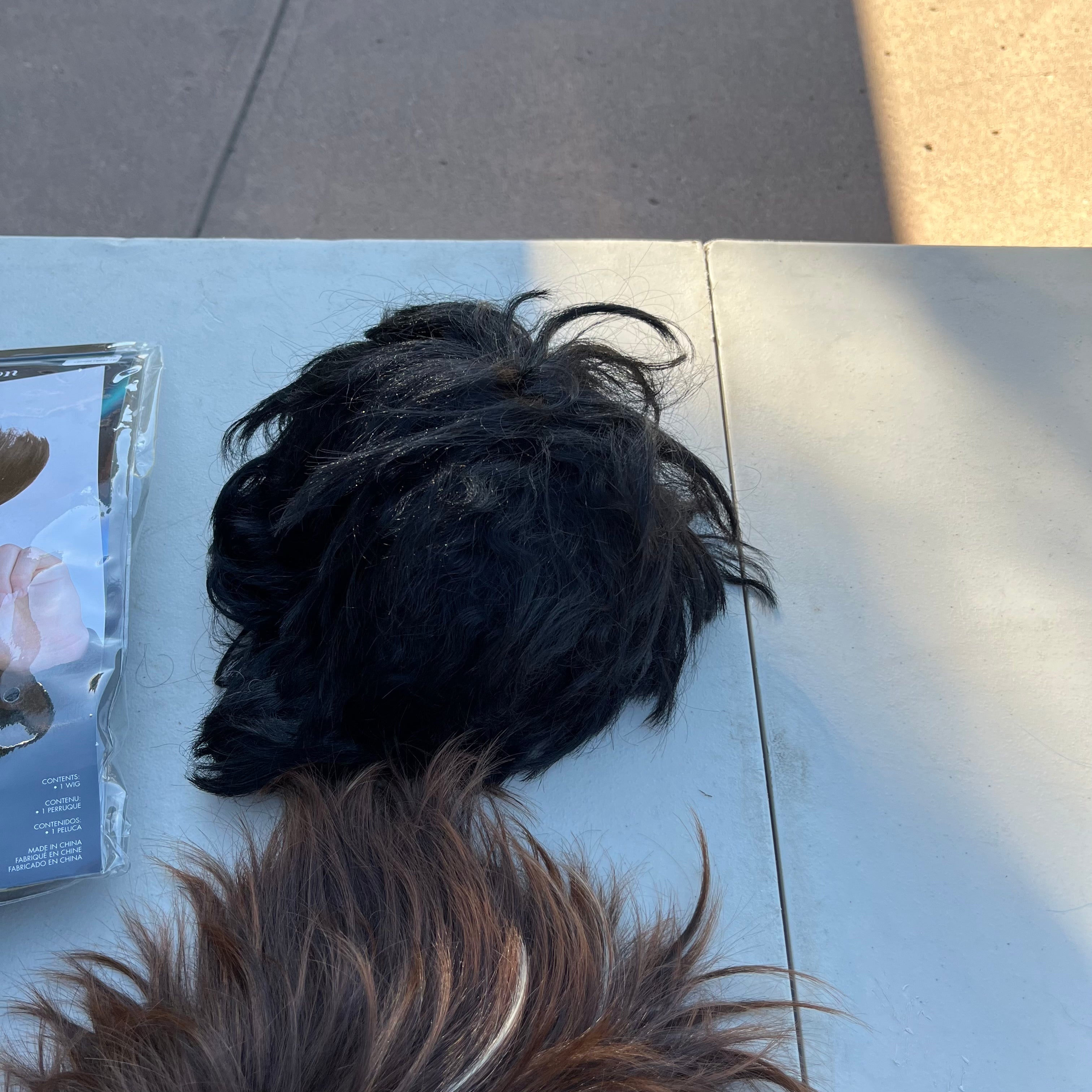 D747 Halloween costumes, wigs and hats