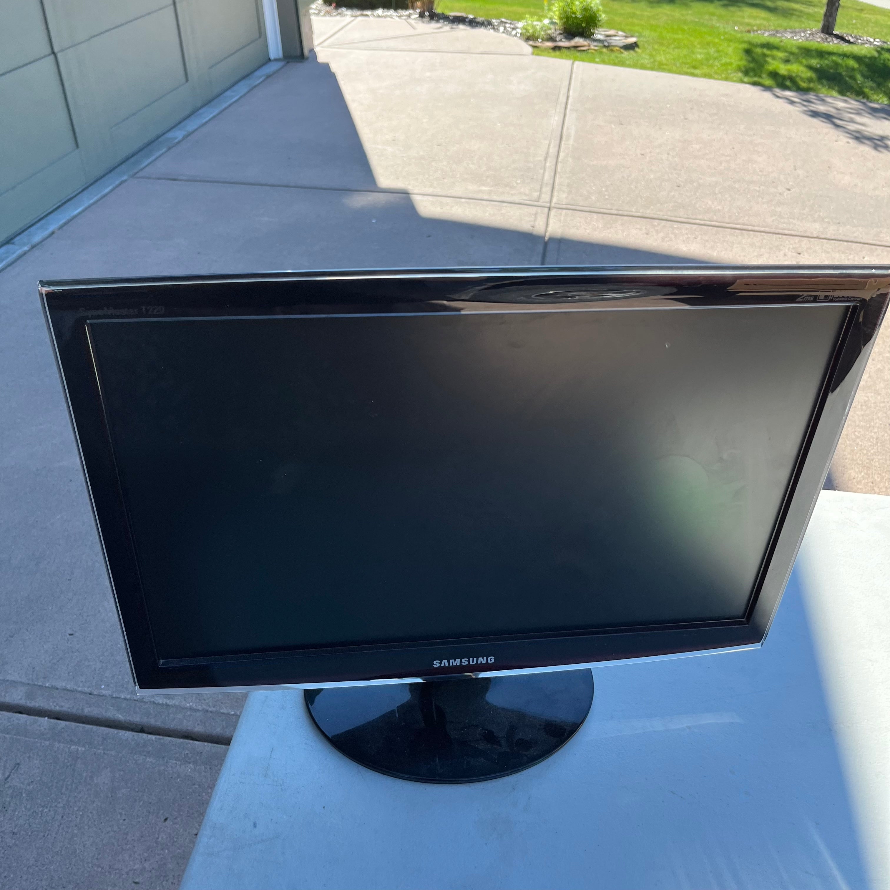 D755 4 Monitors with no power cords