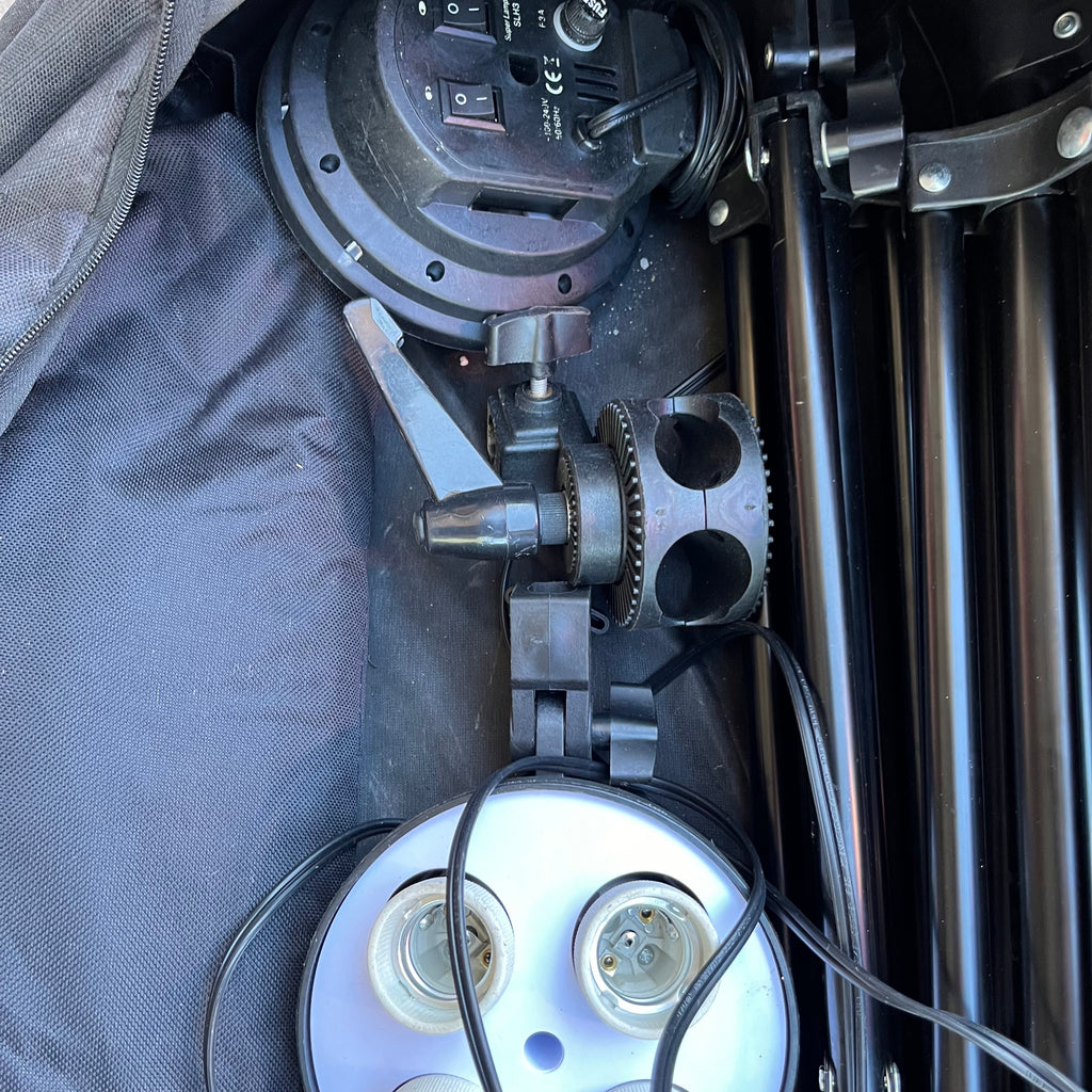 D761 Tripod with lights
