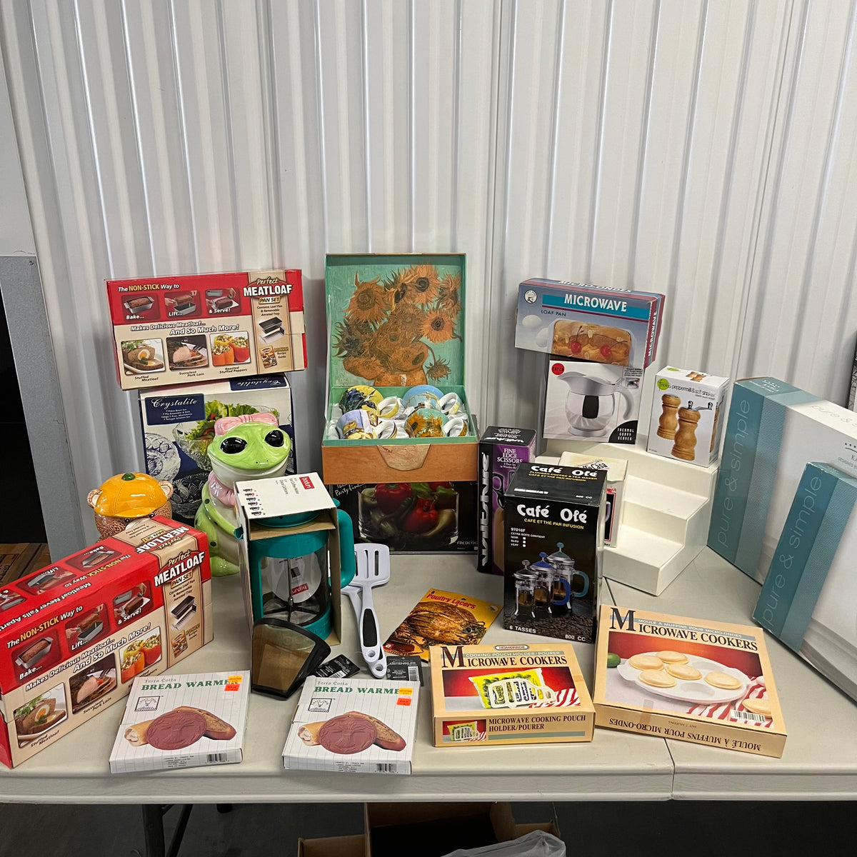 U941 Kitchen Grouping (bread warmers and more)