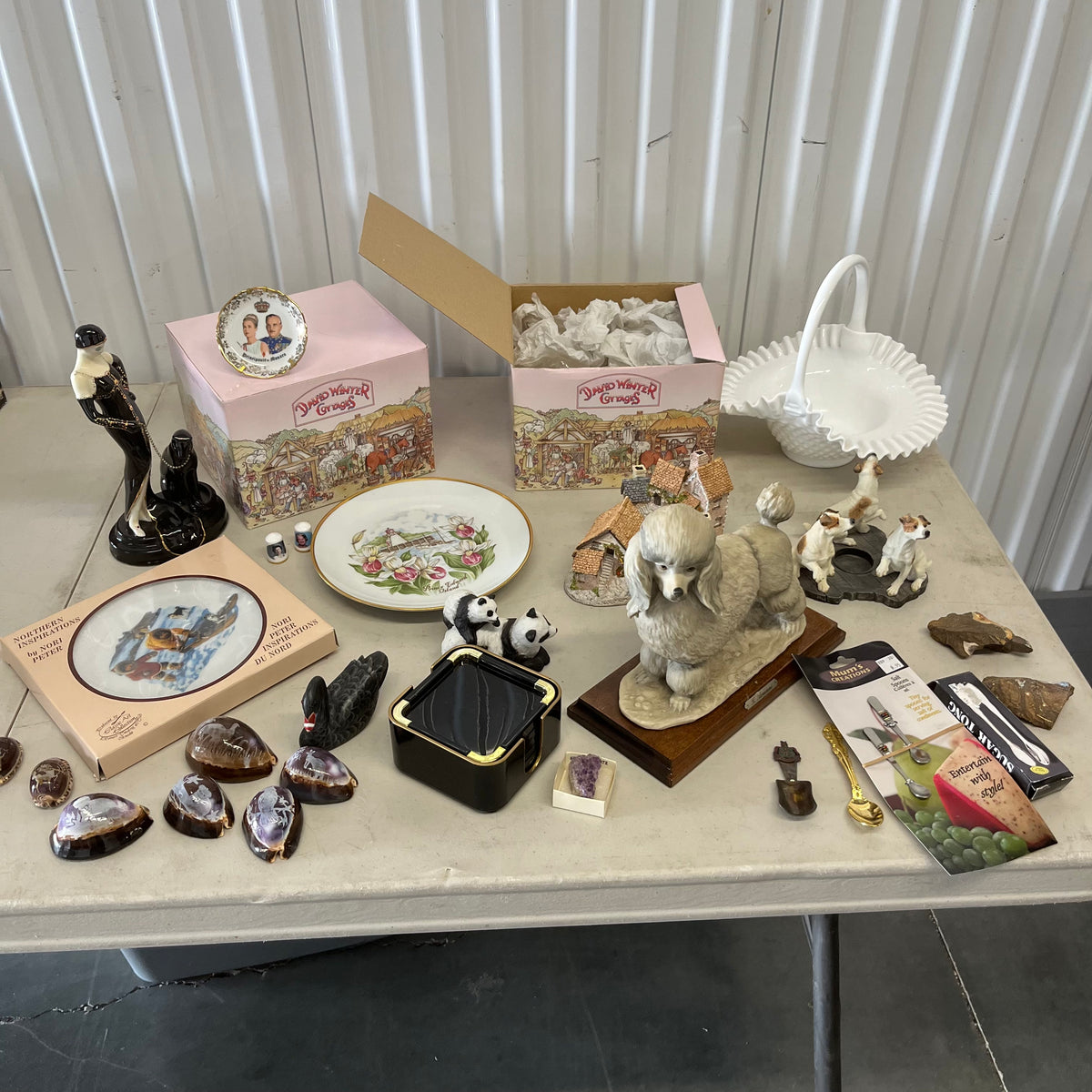U948 Home Decor Grouping (dog figurines and more)